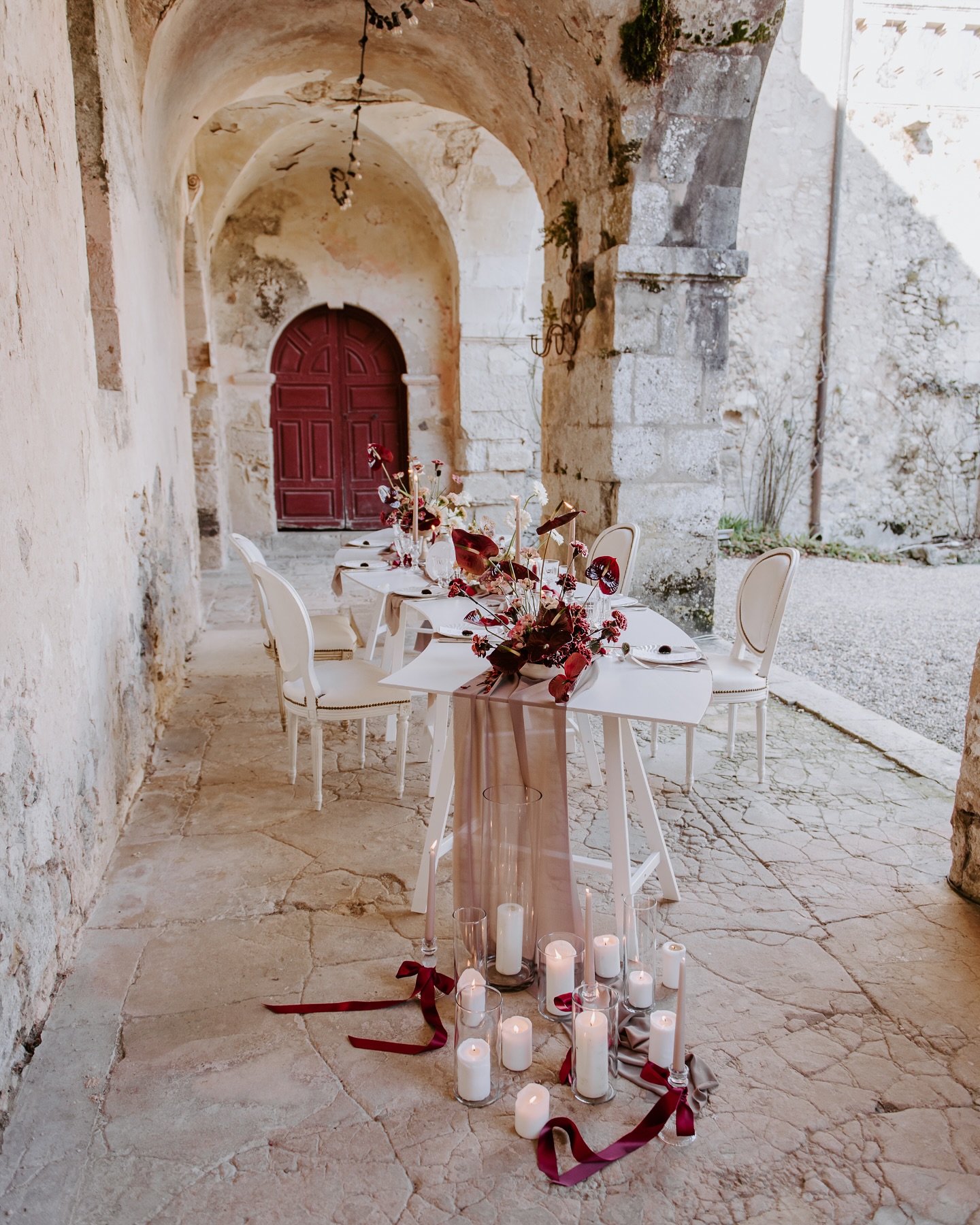 A glimpse behind the curtain, an intimate moment 🤍
Team du love :
Planner @sun_day_wedding
Venue @chateaudepoudenas
Photographer @blondieconfettis
Videographer @jp_rabier
Decor furnitures @cocotteetcoquette
Floral design @lesrenouees.floral
Cake design @bonjour.gateau
MUA @marieguerlainmua
Hairstyle @arrowkihair
Stationery @le_studio_kolibri
Dress @ana_des_cabanasses
Suit @latelier5_bordeaux
Jewels @celinni_diamant_bordeaux
Lovebirds @romainescarpit @shania_lair
#weddinginfrance #frenchwedding #bridetobe #weddingcastle #weddingbordeaux #monumenthistorique
