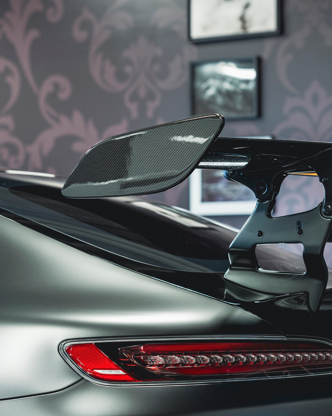 Mercedes-Benz AMG Black Series 🖤💥
Ein echtes Statement auf der Strasse – und wir haben diesem Badass nicht nur eine komplette unsichtbare Lackschutzfolierung, teils in Matt, teils in Glanz, verpasst, um den Original-Look zu bewahren, sondern das Ganze auch noch mit einer Keramikversiegelung von XPEL veredelt! 💎✨
Jetzt ist dieses Meisterwerk perfekt geschützt und bereit, jeden Blick auf sich zu ziehen.
Ein riesiges Dankeschön an Hirsch Ruckstuhl AG für das Vertrauen und dieses schöne Projekt. Es war uns eine echte Freude! 🙌
Wer ist genauso verliebt in dieses Auto wie wir? 😍👇
• • • • • • • • • • • • • • • • • • • • • • • •
- Lackschutzfolierung Ambühl -
📍Triststrasse 12
🇨🇭7000 Chur
☎️ +41 78 720 70 04
📩 lackschutz@black-bird.ch
🌍 www.lackschutzfolierung.ch
• • • • • • • • • • • • • • • • • • • • • • • •
#carculture #cars #carwrapping #carlovers #paintprotectionfilm #mercedesbenz #carcare #xpel #carprotection #detailing #dreamcar #luxurycars #paintisdead #garagelife #carwrap #autodetailing #steinschlagschutz #paintprotection #automotiveart #luxurylifestyle #folierung #fahrzeugfolierung #amgblackseries #carpaintprotection #car #carenthusiast #supercar #lackschutz #ppf #ceramiccoating