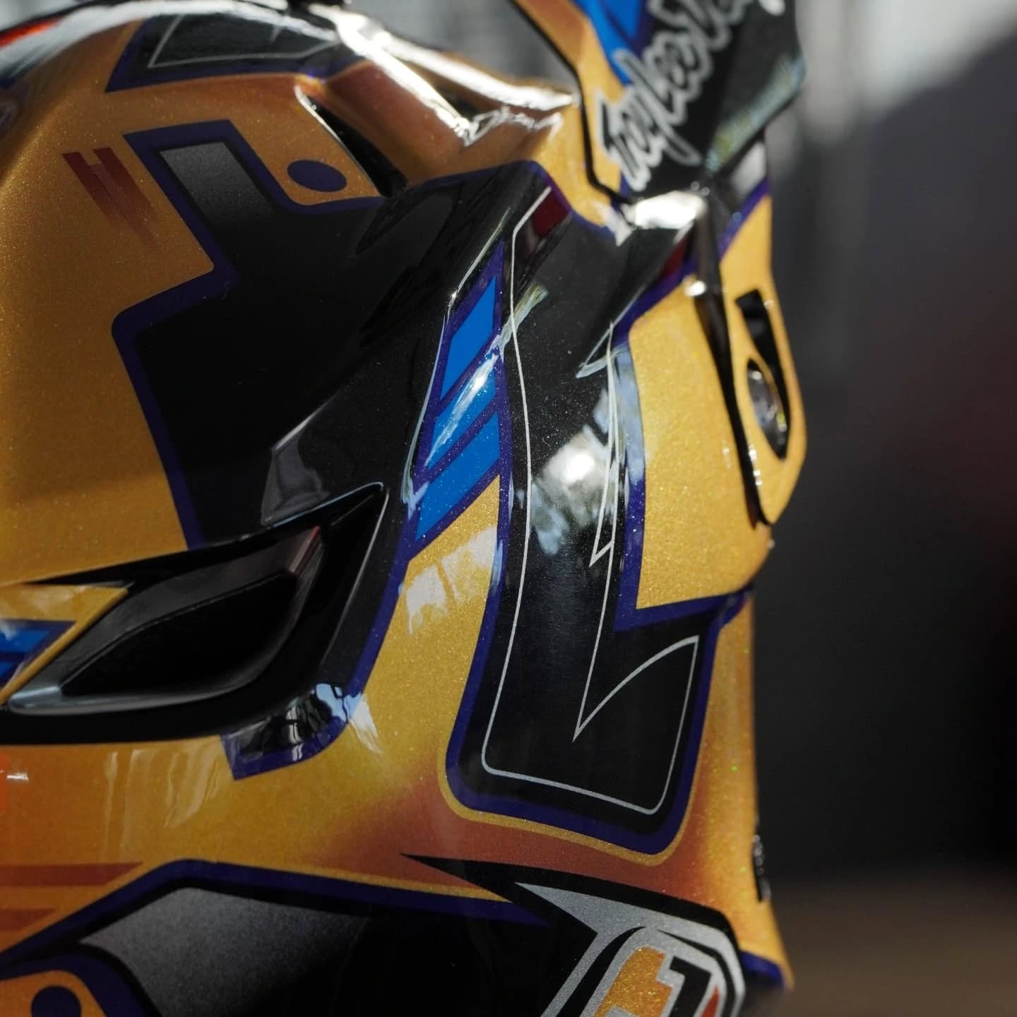 Wenn schon denn schon
-Troy Lee D4
@tld_bike bei uns erhältlich
#bikeshop#stoeri2radcenterherisau#mtbsitzerland#bikepark#troyleedesigns#bikeporn#schützdinibire#timeforanewone#mtb#enduromtb