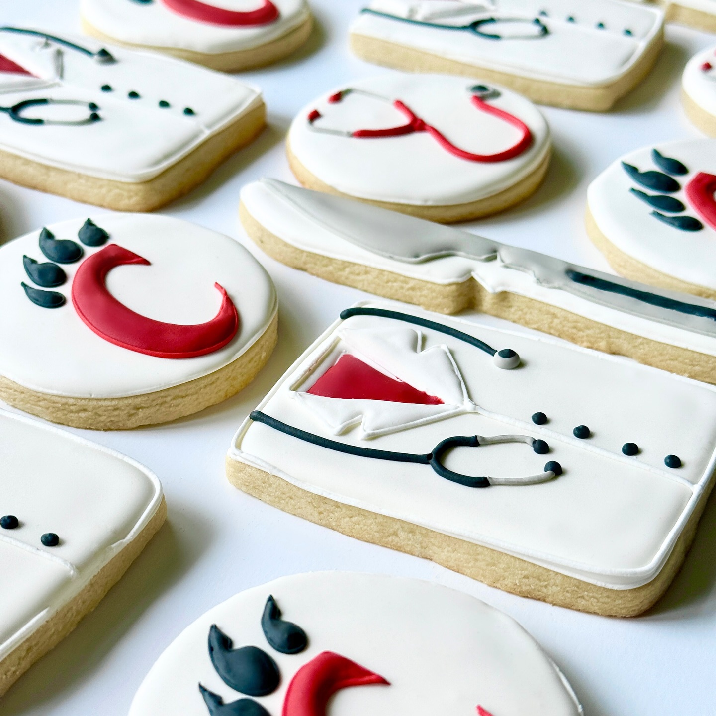 Graduation season is here—celebrate sweet success with custom cookies!
Whether it’s med school, nursing, or any hard-earned degree, we’ve got you covered. Limited spots available for May and June!
Text 440-815-1822 or email hellosugarberrybakes@gmail.com to order
.
.
.
#cutedesserts #homemade #baking #decoratedcookies #bakedgoods #yum #foodiegram #bakery #sugarcookies #HandDecoratedCookies #foodie #dessert #cookies #homebaker #hellosugarberrybakes #UCMed #GradCookies #cincinnatimedicine