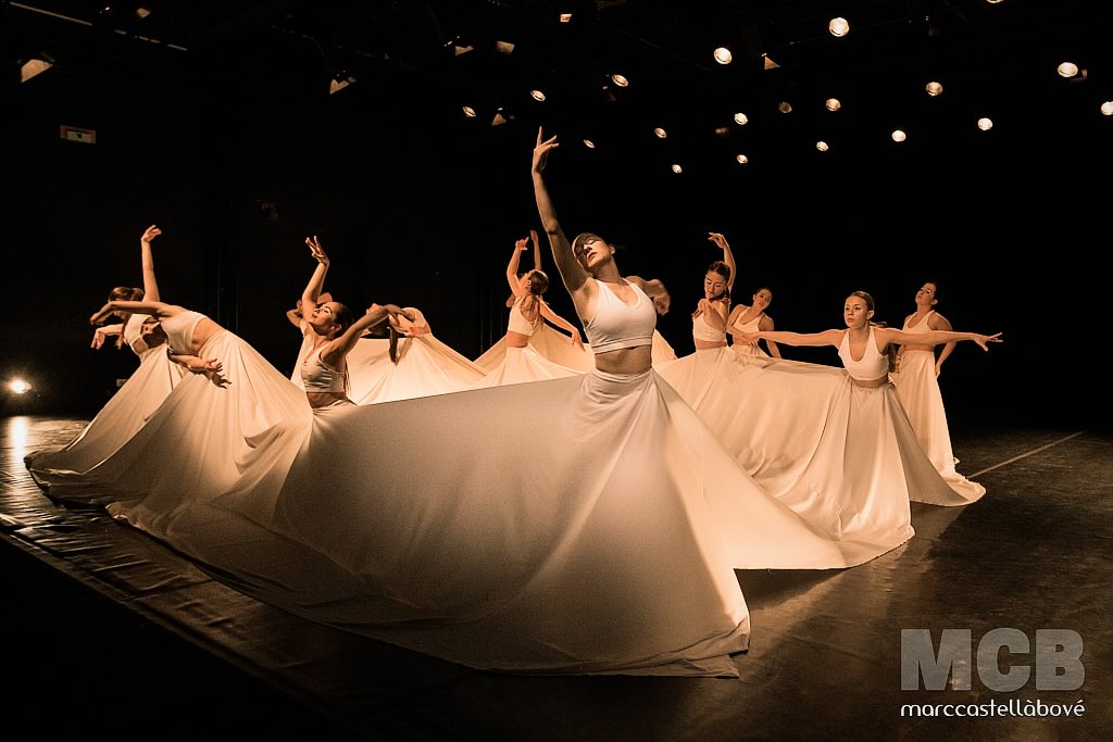 Per molts balls! 🩰✨ Feliç dia internacional de la #dansa!
🤍 @jovecompanyia | @edmontseesteve
…
#aer #Barcelona #lacaldera #danza #dance #contemporarydance #danzacontemporanea #dansacontemporània #catalunyadansa #dancedetails #dancer #dancelife #danceday #danceinternationalday #dancing #nofilter #newcreation #catalunya #catalunyadansa #nikonistas #igdancers
…
@lacaldera_barcelona