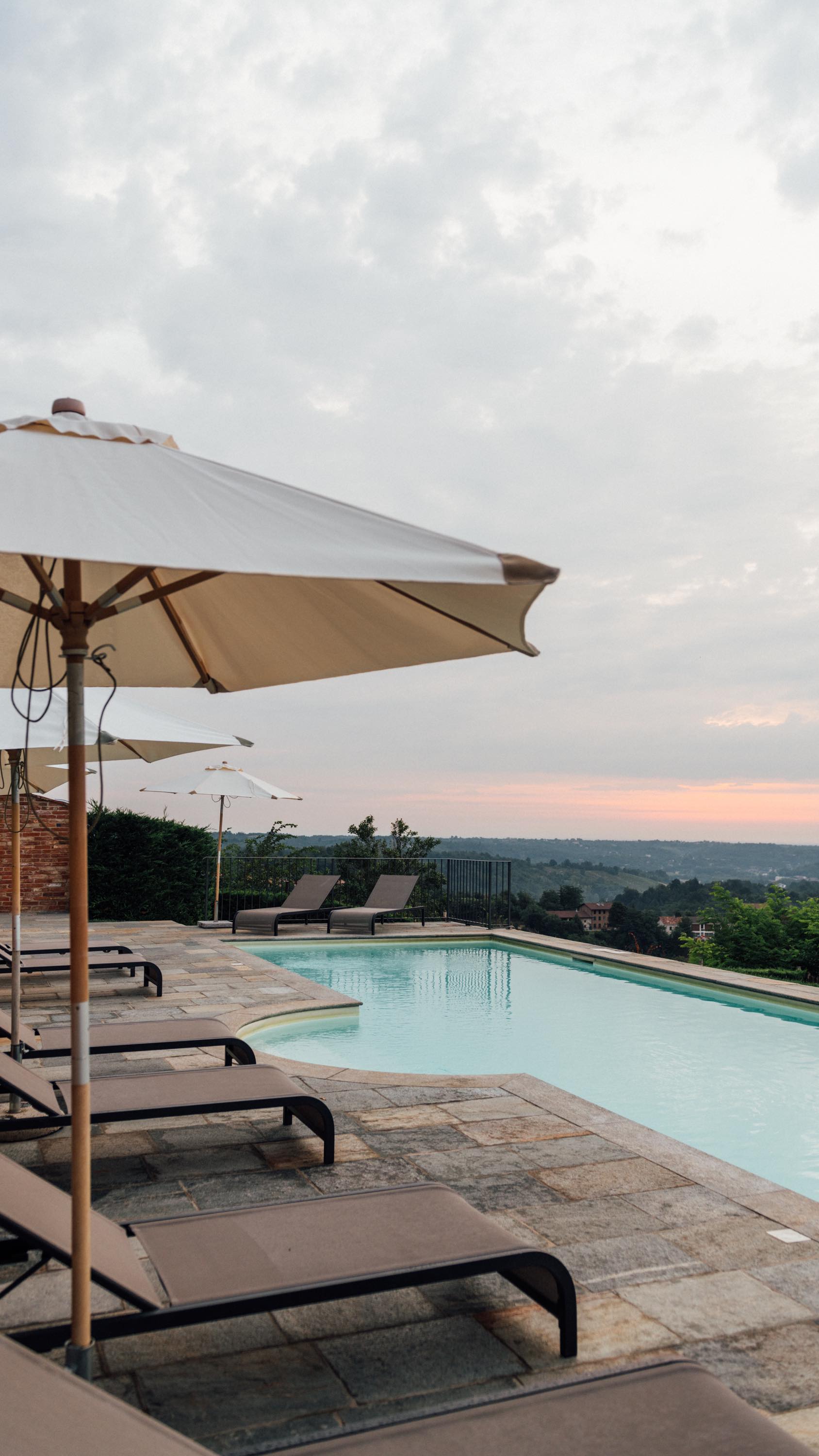 This! 🌞 The summer has arrived to Piemonte and we can’t wait to see what it has to offer 🇮🇹 We hope to see you at Castello di Vaglio Serra. Ciao!
•
•
•
#Travel #italy #summer #castellodivaglio #piemonte #wedding #italian #italianwedding #italien #vacation #wedding