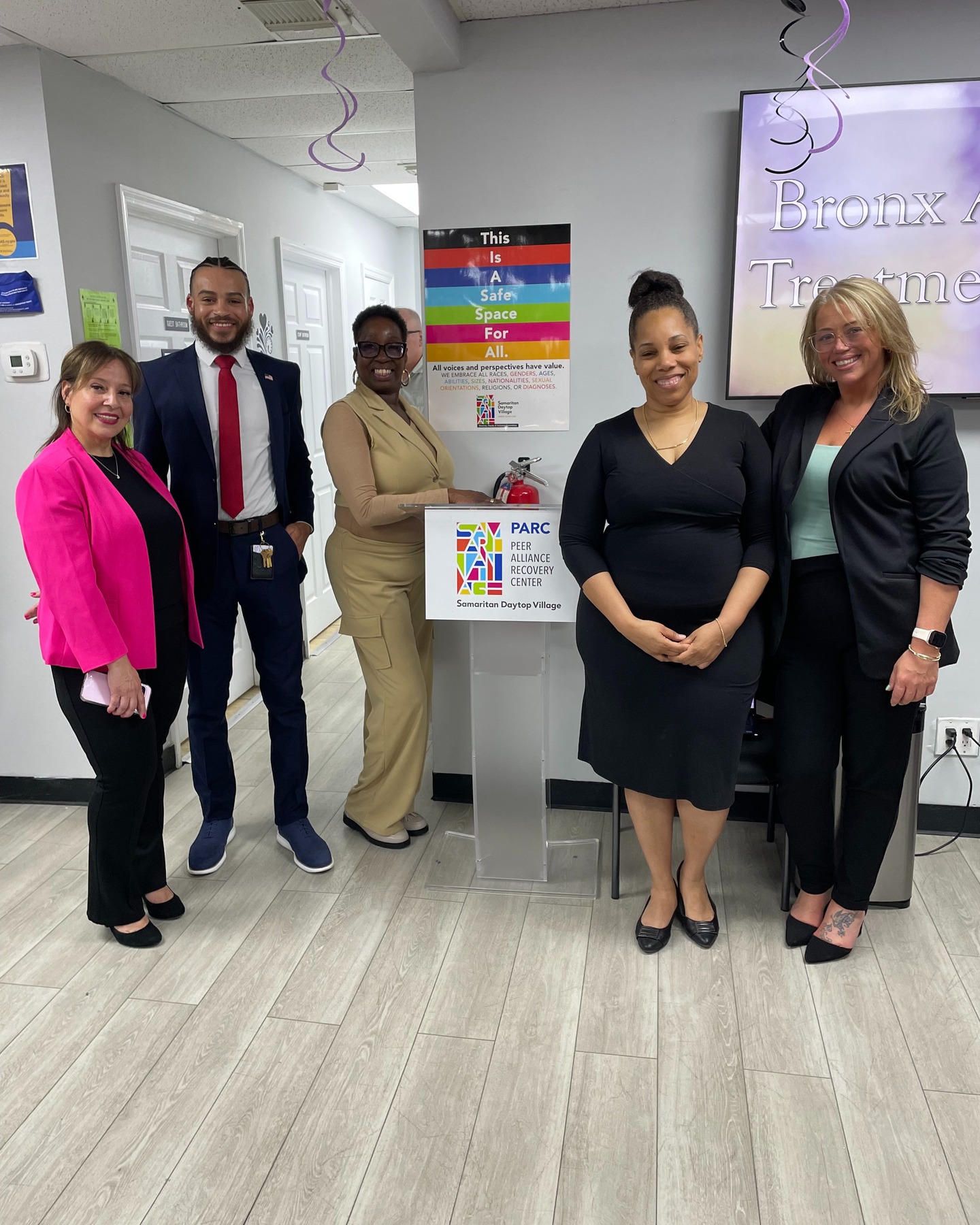 Thank you to the @samaritandaytopvillage Peer Alliance Recovery Center for inviting us to your grand opening celebration for the new location in Queens! It was wonderful to meet your staff in person, and we look forward to collaborating to serve New York City's community!
#PARC #Opening #Queens #ygetit