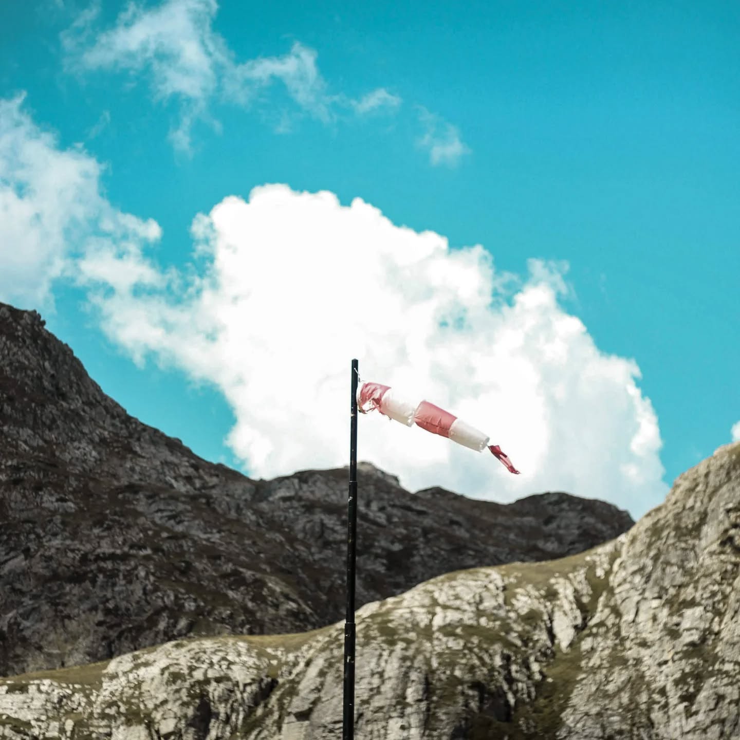 🌿 Het nieuwe Passage seizoen staat voor de deur! 🌞
Over een paar weken trekken we er weer op uit. Dan hebben @jurredescamps en ik de eer om samen met een groep nieuwsgierige ontdekkers de natuur in te trekken. Op zoek naar stilte, verbinding en groei.
Ik kan niet wachten om weer op pad te gaan.🤸🏻♀️
Wil jij er deze zomer ook graag bij zijn? 😎
👉 Meld je dan snel aan via www.passagetochten.fr voor een kennismakingsgesprek.
Let op: het gaat om de laatste plekjes! 📍
Ik ontmoet je graag.
Liefs,
Karlien
📸🙏 @m_a_r_t_h_e_
#passageseizoen #passagetochten #natuurtherapie #persoonlijkereis #ontdekken #stilte #zomeravontuur #zuidalpen #outdoorpsychologen