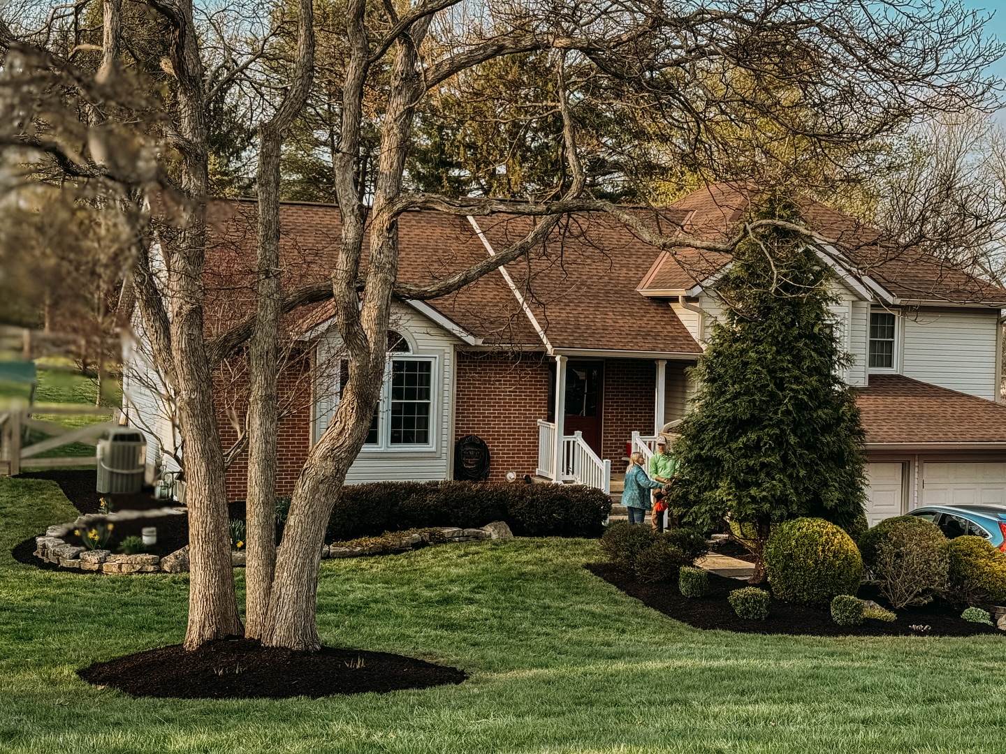 From wild and worn-out to sharp and stunning! We cleaned up the edges, laid down fresh brown mulch, pruned those overgrown bushes, and gave the trees some much-needed love. Now that’s a yard glow-up! ✂️🌳🌿#LandscapeTransformation #MulchMagic #CleanEdges #BeforeAndAfter #TreeCareDoneRight #OutdoorMakeover #YardUpgrade #CurbAppeal #LandscapingBeforeAndAfter #GardenRevamp #HardscapeDesign #LawnMakeover #DreamYard #OutdoorLiving #BackyardGoals #LandscapeDesign #GreenSpaces #FreshTransformation