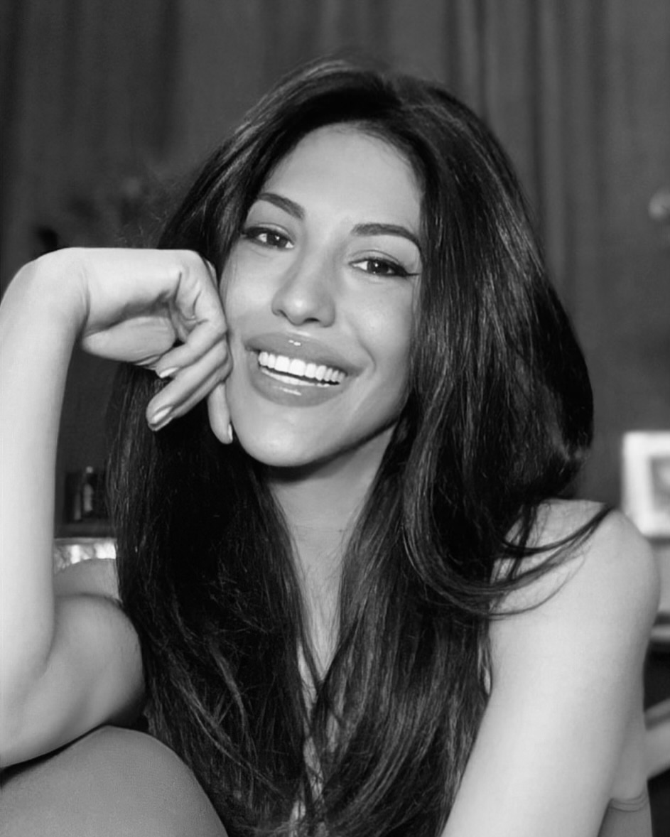 For those who are new to my page, here is a little bit about me!
I am a wellness expert passionate about helping others find alignment, happiness and resilience.
After suffering for years from anxiety, I was able to heal my nervous system through the powerful and effective techniques I am teaching now 😊
I believe that I went through this experience so that I could find my purpose which is to share the knowledge I have found to heal myself. 🧘🏻♀️
Because of my multicultural background 🇫🇷 🇦🇷 🇺🇸 ( French & Argentine, growing up between France and the US) I speak English, Spanish and French fluently, as well as some conversational Italian!
London is my Home. 🇬🇧
My qualifications are:
RYT 500-HR Multi-style Yoga Teacher specialising in Vinyasa, Ashtanga, and Hatha - also certified as a Breathwork Teacher, Meditation Teacher and Life Coach.
Above all else, I am a Mother to the most incredible little girl who is my heart and soul! ❤️👧❤️
📸: Beach photo, Hands, and Natural History Museum photos by @kohnobe
📸: Hands in prayer behind back photo by @anthony.k_photographie
Would love to hear your thoughts in the comments below! Please feel free to also ask me any questions also 🫶 @kimreartedesantiago