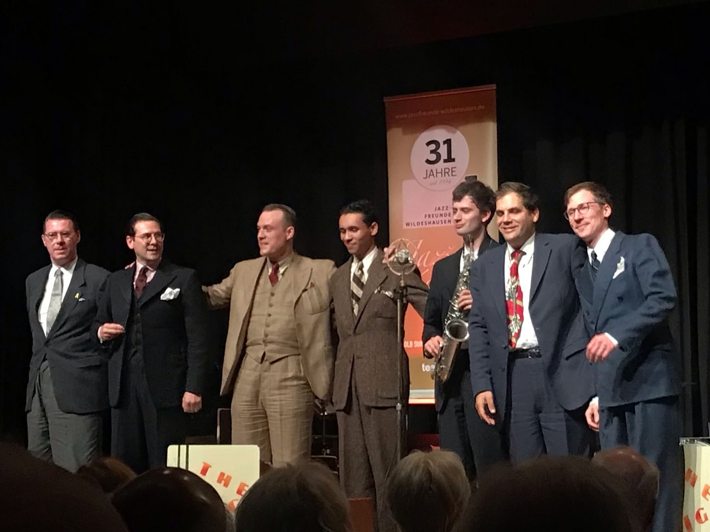 Some impressions from a concert with The Big Five, recently in my old home town
Wildeshausen.
@thebigfivejazzberlin
@jazzfreunde_wildeshausen
#swing #hotjazz #doublebass #1930s #1940s #vintagefashion, #slapbass #stringbass #gutstringbass #oldtimes #vintageberlin #vintage #30sfashion #music #bass #jazz #jazzmusic #thebigfivejazzberlin #music #rhythm #wildeshausen #jazzfreundewildeshausen