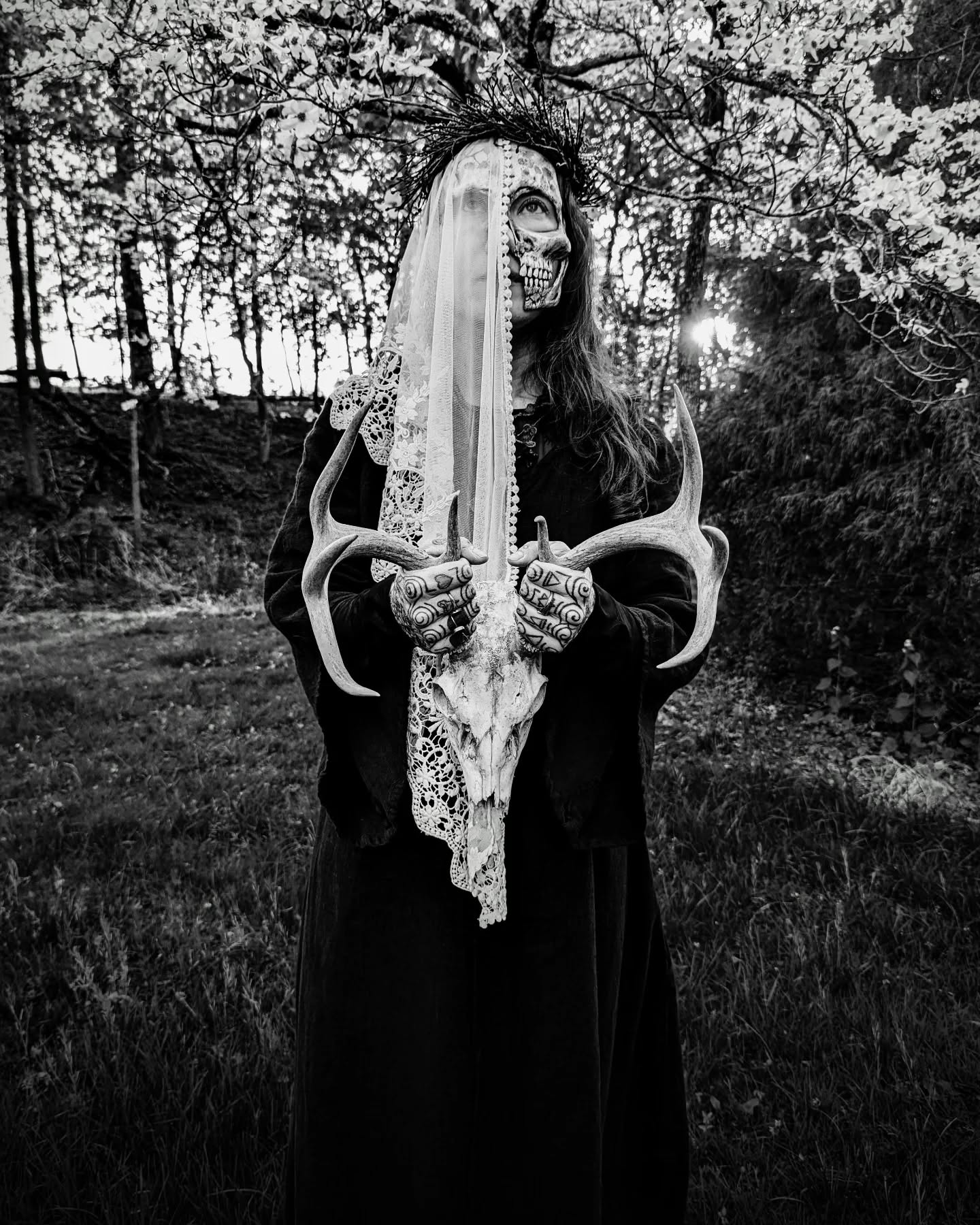 at the time of vernal equinox-
resting in the stability of
balanced light
the fragmented reality of this earthly realm,
dark to light, winter to spring,
crone to maiden.
truth of consciousness,
the non-dualistic visions of the ancients
The One Self.
A Love Beyond Words.
the deeper we dig into feeling all the little deaths
the brighter the life force pulsates and shines
📷 @oceanqueen2774
#springequinox #thecailleach #brigid #goddessembodiment #pagan #theoldways #ancientrites #nonduality #deathislife #worshipinthewoods #praytothewilds #bonejewelry #ritualadornment #ceremony #alchemy #darkforcefest