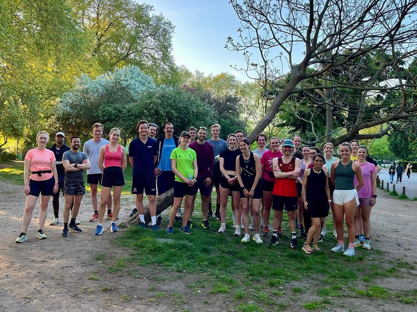 Warm spring nights with Fulham Running Club in the park and at track for intervals ☀️🌷
Bishops Park, Barn Elms Track & Paddington Track
Session details shared every Monday in the FRC Facebook group