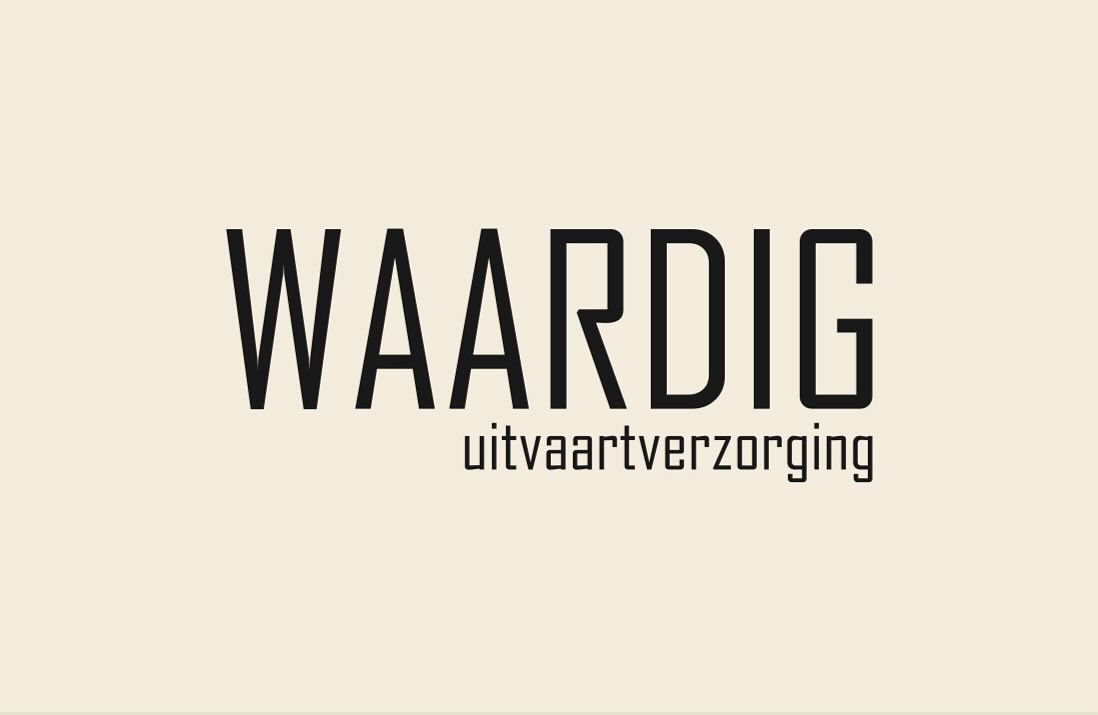 De naam “waardig uitvaartverzorging” komt voort uit de filosofie dat een uitvaart een waardige en respectvolle afscheidsceremonie zou moeten zijn.
De betekenis van “waardig” in deze context verwijst naar:
1. Met respect en eerbied: Een waardig afscheid biedt ruimte voor rouw en herinnering op een passende manier.
2. Met gepaste vorm en plechtigheid: Een waardig uitvaart volgt gebruiken en tradities die de overledene en nabestaanden eer aandoen.
3. Met waardigheid en zelfrespect: Nabestaanden worden in staat gesteld om op een waardige manier afscheid te nemen, zonder financiële zorgen of ongepaste haast.
Het doel van “waardig uitvaartverzorging” is om de overledene en de nabestaanden met de grootst mogelijke zorg, aandacht en respect te behandelen tijdens deze moeilijke periode. Dit komt tot uiting in de professionele begeleiding, de keuze van locatie, rituelen en andere aspecten van de uitvaart.