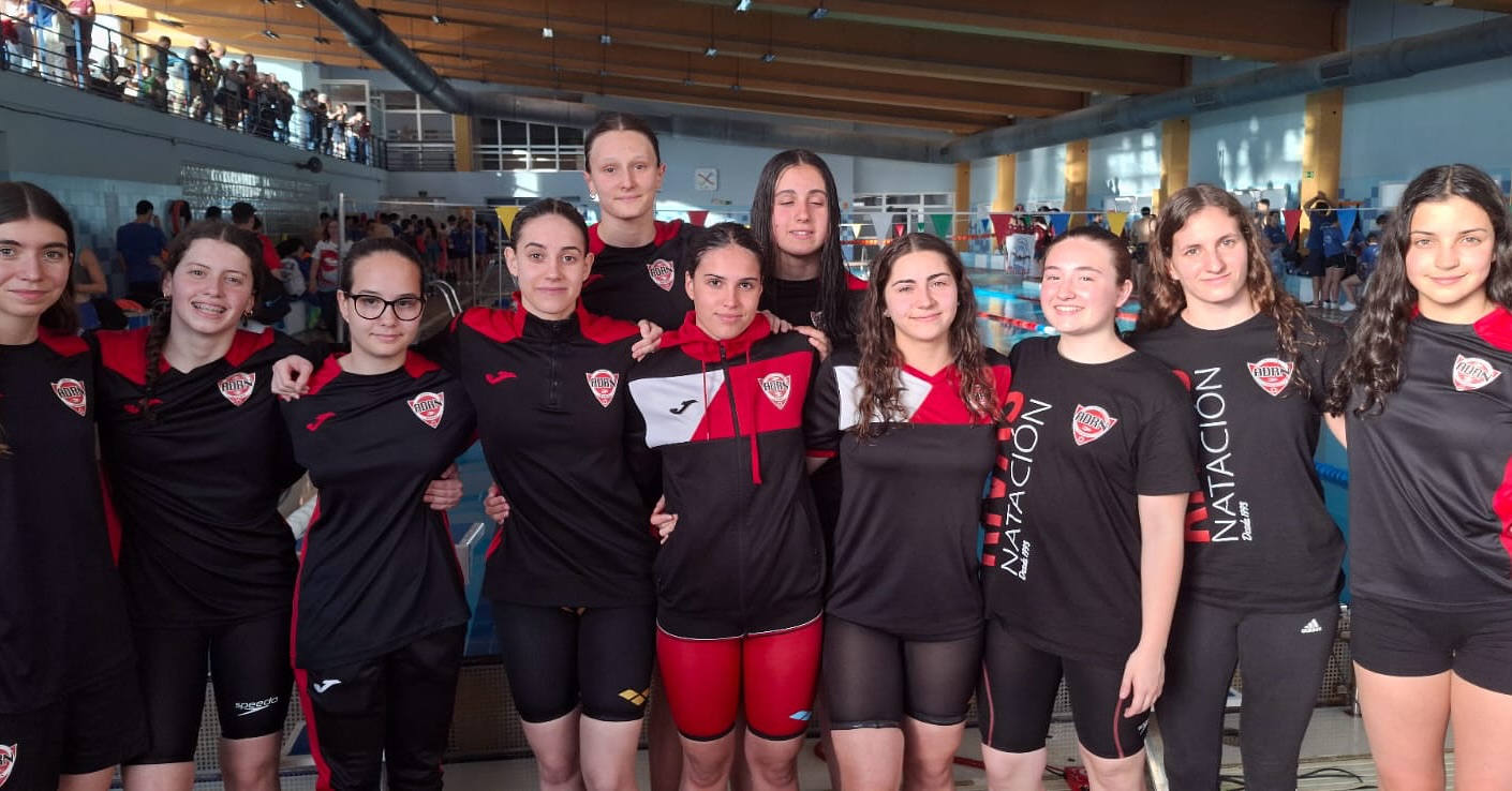 ▪️COPA DE MADRID▪️
➡️ Magníficas nuestras chicas en la copa Madrid, en división de honor celebrada en Móstoles en la que consiguieron una magnífica 4ª posición💪🏼
➡️ no podemos estar más contentos de ellas con el magnífico resultado obtenido nadando desde las más pequeñas hasta las más mayores, enorme chicas 🔥
➡️ Gracias como siempre a: @altafitrivassantaana @optica_atenea_optometria @centromaui @diariorivas @aytorivas @rivasactual