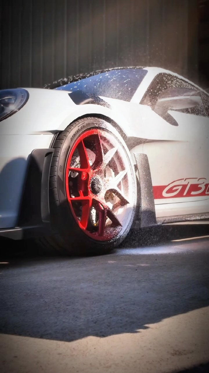 This GT3RS is pure eye candy 🍬
#detailing #gt3rs #autorefined #porsche #luxurycars #eyecandy