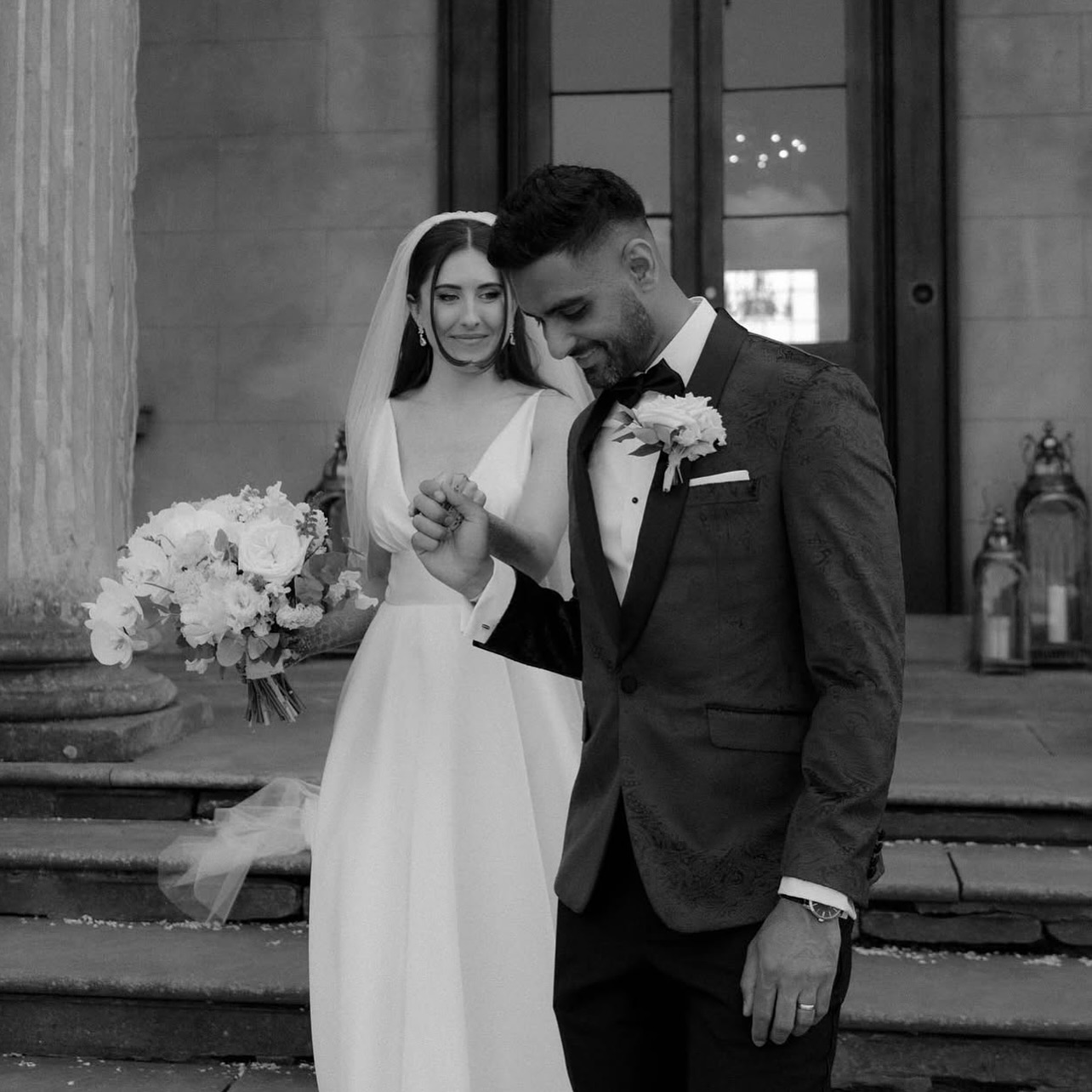 When the makeup looks this good in B&W 🖤🤍
Signature buttery bridal skin and split smokey cat eye - a combination that never ever will fail 💘
One thing I’ve put so much time and effort and training into is getting the makeup to photograph flawlessly and I’m proud of where we are 👏🏼