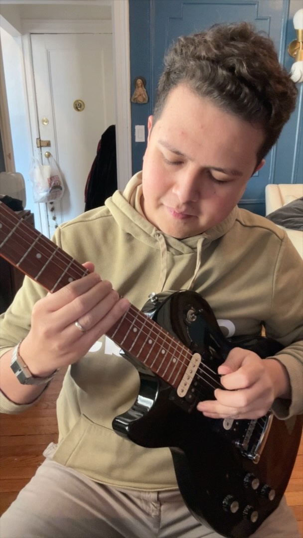 Impostor - @ca7rielypacoamoroso
Short and sweet…. 🎸
#ca7riel #ca7rielypacoamoroso #guitar #guitarsolos #lespaul #fyp #guitarcover #foryou #mexicanmusicians #viralvideos