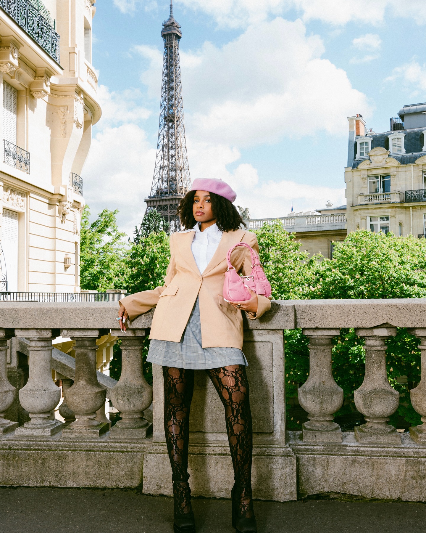 miss parris in paris — so tea. 🇫🇷
📸: @tiwel_