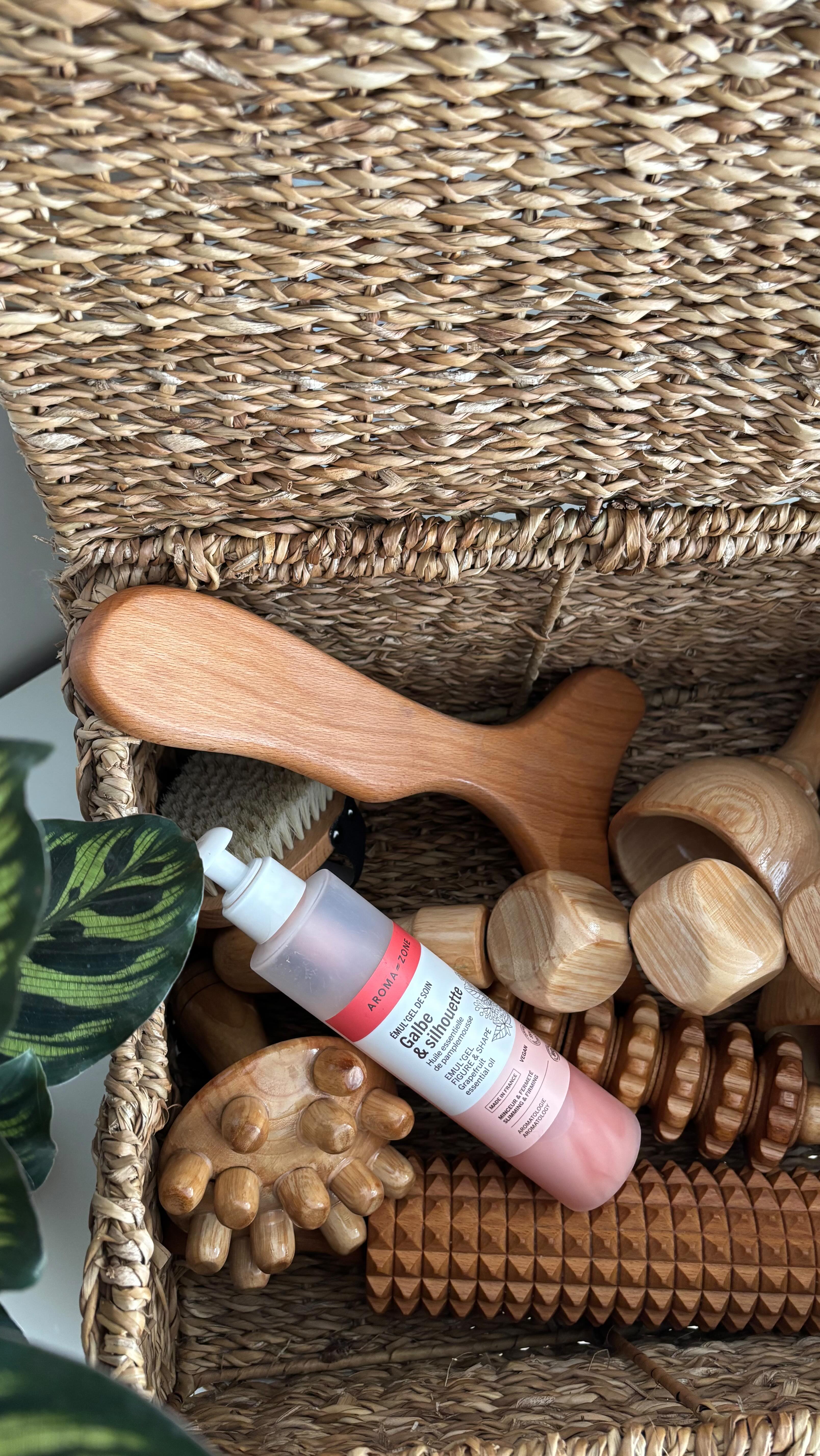 Mon meilleur allié anti cellulite : la maderotherapie ! 🙌🏼
Un indispensable dans mon hygiène de vie, impossible de m’en passer !
Comment maximiser les résultats de mes séances ?
➡️ minimum 2L d’eau par jour
➡️ une à deux séances par mois en cabinet/institut
➡️ entretien 3x/semaines avec du brossage à sec et de l’auto madero
➡️ une bonne hydratation de la peau
➡️ une alimentation pauvre en sel et en sucre (raffiné)
➡️ du mouvement !
Et toi, tu as déjà testé la madero ? 🤩