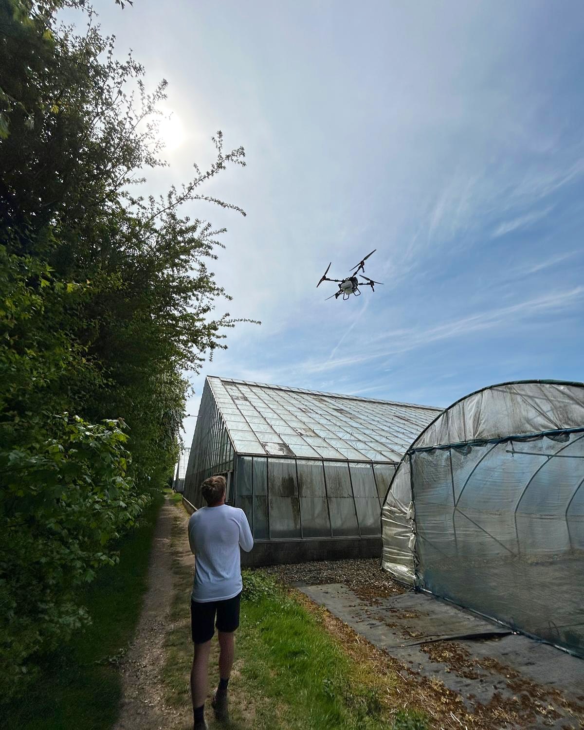 Another fun week on the road ensuring grower’s get shading on their glass to protect their crops🍅 🪴
We also have some exiting news coming soon…. 📈
@quadrotorservices #highvantage #xag #agri-tech #lumiforte #redusol #redufuse #horticulture #smartcoatings #cropprotection #dronespraying #britishtomatoassociation