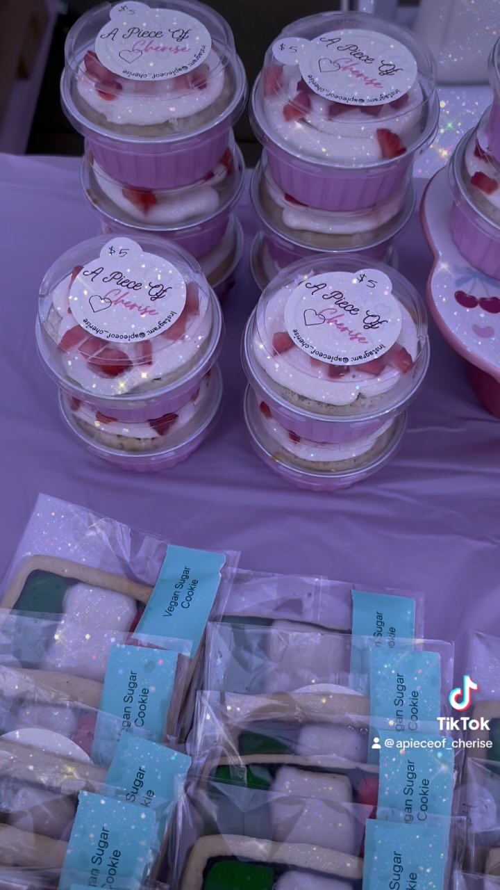 WE ARE BACK BABY!! 🥳
The village Main Street Fiesta! Catch me here at table 3 right next to @overunder_dallas from 6pm-9pm
@thevillagedallas
•
•
•
•
•
•
•
#BakedGoods#HomeMade#SoftCookies#ForYou#fyp#packagedorders#trending#SupportSmallBusinesses#cookies#Fresh#DallasTexas#TexasPastries#CustomOrders#MustTry#Baker#Barkernearme#buttercream#frosting#filling#filled#partnershipsopen#cake#Birthdaycake#trending#selftaught#Baker#events#explorer#explorerpage#cupcakes