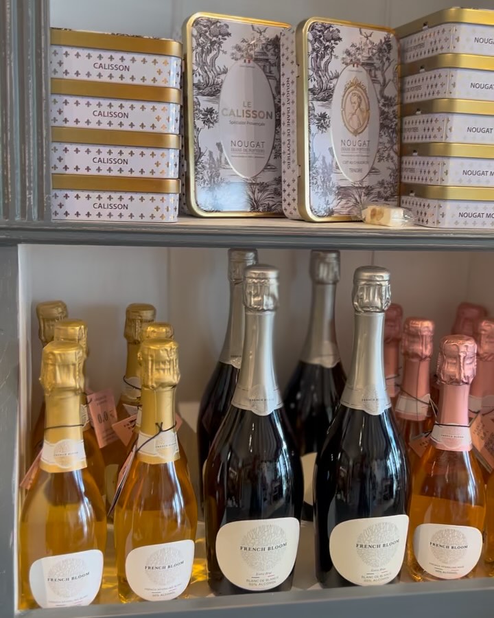 NEW! A gorgeous range of épicerie fine is now available at Chic et tralala. Organic French syrups, honey, oils, salt from Île de Ré, nougats and a revolutionary 0% alcohol sparkling wine. Perfect gifts for the gourmets or your table! Open from 9am on Saturday! #epiceriefine #gourmets #frenchfoodie #foodies #delicacies