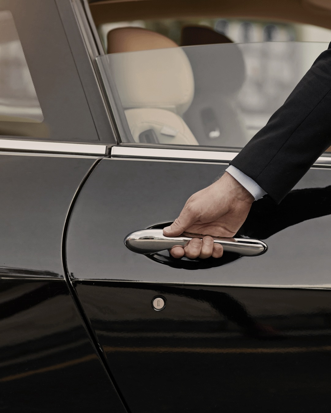 ✨ Chauffeur Service
Your journey begins the moment you step outside. Finest Touch offers seamless, discreet chauffeur services that redefine luxury in motion. Punctual, polished, and always tailored to you.
#FT #finesttouch #lifestyle #concierge #relocation #chauffeur