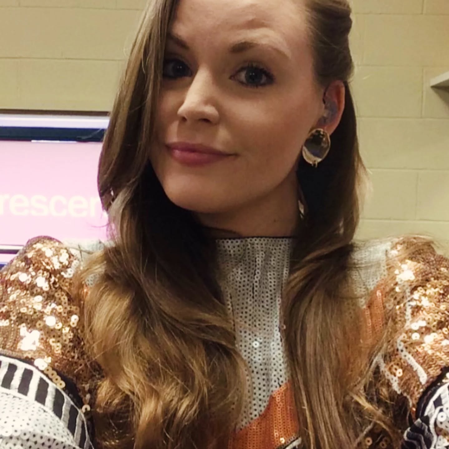 Throw back to recording the coolest music video of all time for @lunasoundsentertainment ♥️🎶🤘
#livemusic #vocals #vocalist #singer #Songwriter #liveband #band