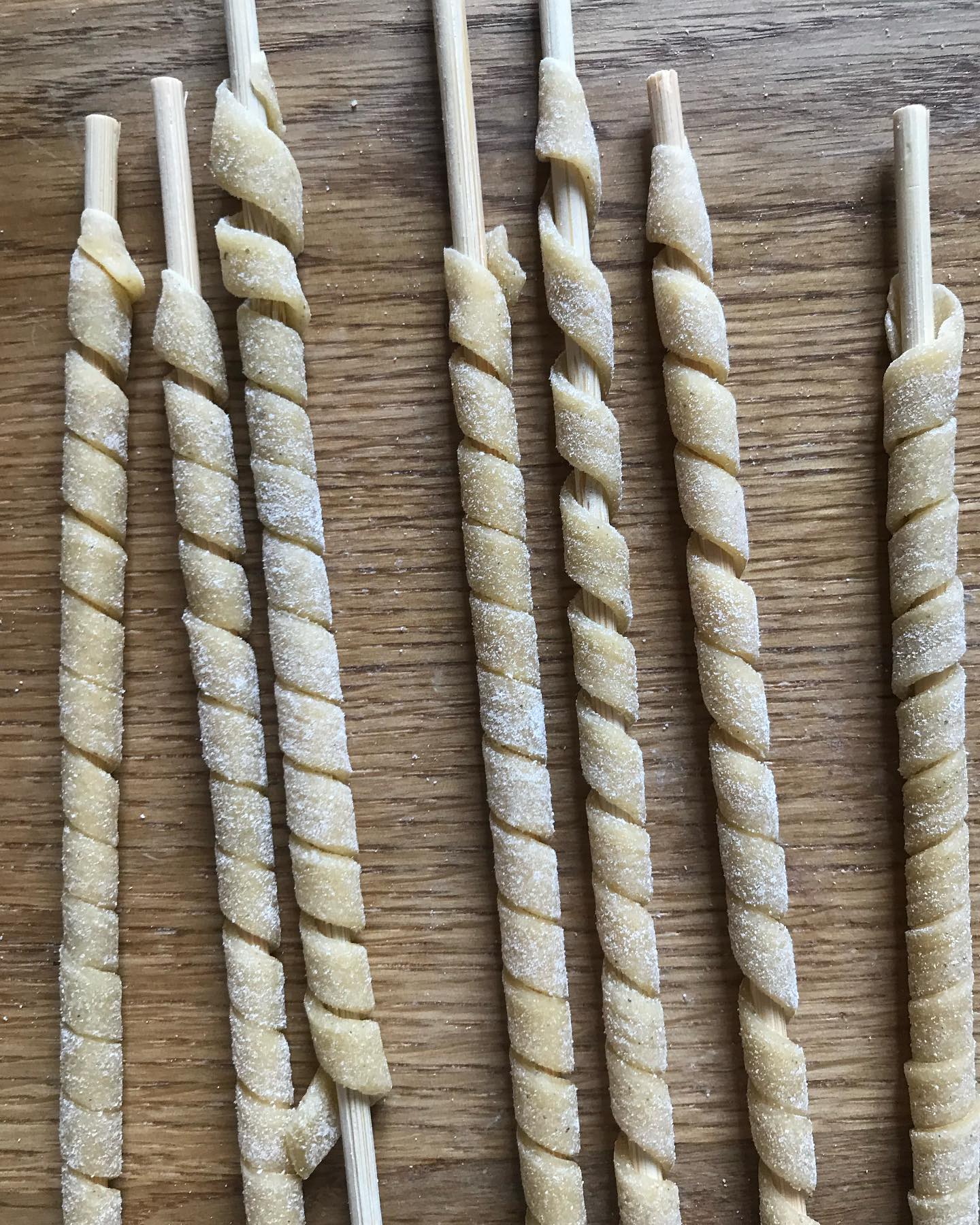 Rolling through the week like these fabulous swirls of semolina dough on wooden skewers, also known as busiate! Basic semolina dough recipe is uploaded in the blog section on of the @homemadepastastudio website for anyone who feels inspired.
•
•
•
•
•
#freshpasta #pastafresca #homemadepasta #pastalovers #foodie #eattheworld #foodforthesoul #goodmoodfood #pastalover #feedfeed #italiancooking #onmytable #girlswithgluten #chosepasta #foryoupage #explore #workshop #pastatools #italiantools #brasspastatools #madeinitaly #busiate #semolinapasta
