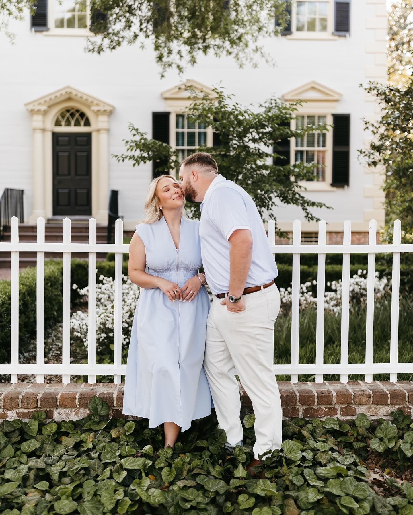 B r e a n n a + R y a n
Soon-to-be Mr. & Mrs. Cullison spent a Saturday evening in New Bern making this coastal town look mighty fiiiiine! Don’t miss the cutest lil face you’ve ever seen- just slide once! Had a blast getting to know these two. Just counting down the months until the end of this year @themaolaatriverside !! #ashlyncatheyphotography
