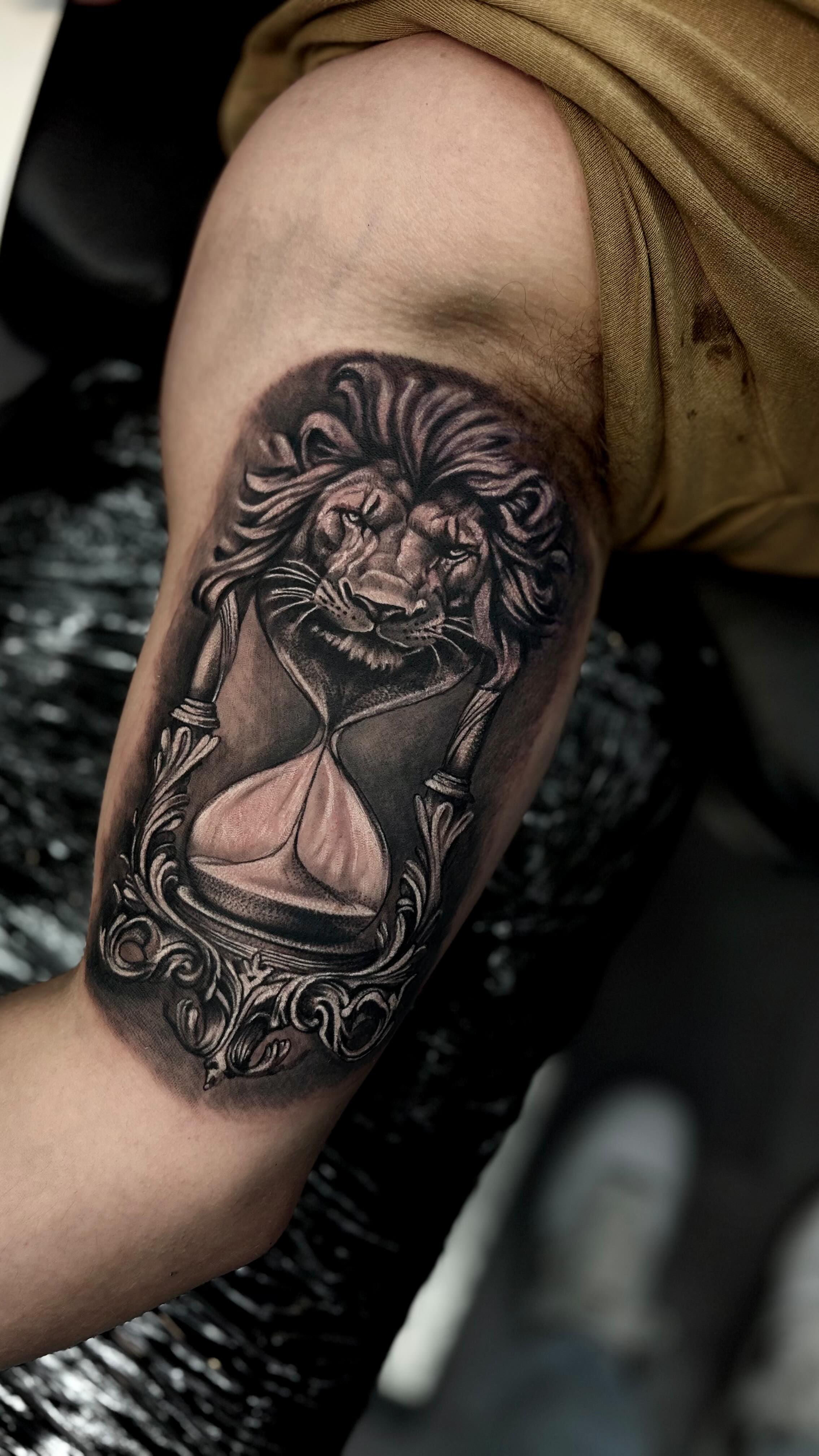 A reminder that time is always moving—this hourglass crowned with a lion’s head symbolizes the courage, strength, and determination to face every moment with power and purpose.
✉️ DM to book your free consultation or session with me
.
.
.
.
.
#tattooculture #tattoocolor #tattooedlife #tattooinstagram #tattooedpeople #tattooofinstagram #tattoofineline #tattoostagram #tattoodrawing #tattoosupply #lovetattoos #tattoosupplies #tattooinked #menwithtattoos #inspirationtattoo #tattooers #tattooman #tattooinkspiration #tattoocollector #tattoosforwomen #tattoomen #simpletattoo #tattoomaster #womenwithtattoos #tattoorealism #tattoosformen #tattoowoman #delicatetattoo #tattoosocial #kwadron