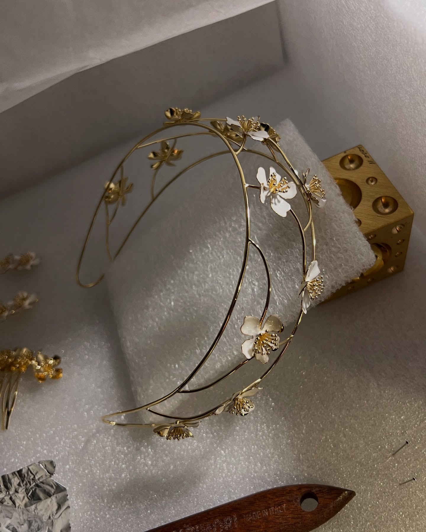Come and take a tiny peek into the world of designer bridal accessories, but not the kind that fade into the background! #accessoriesbynea Read our new article on neamilano.com