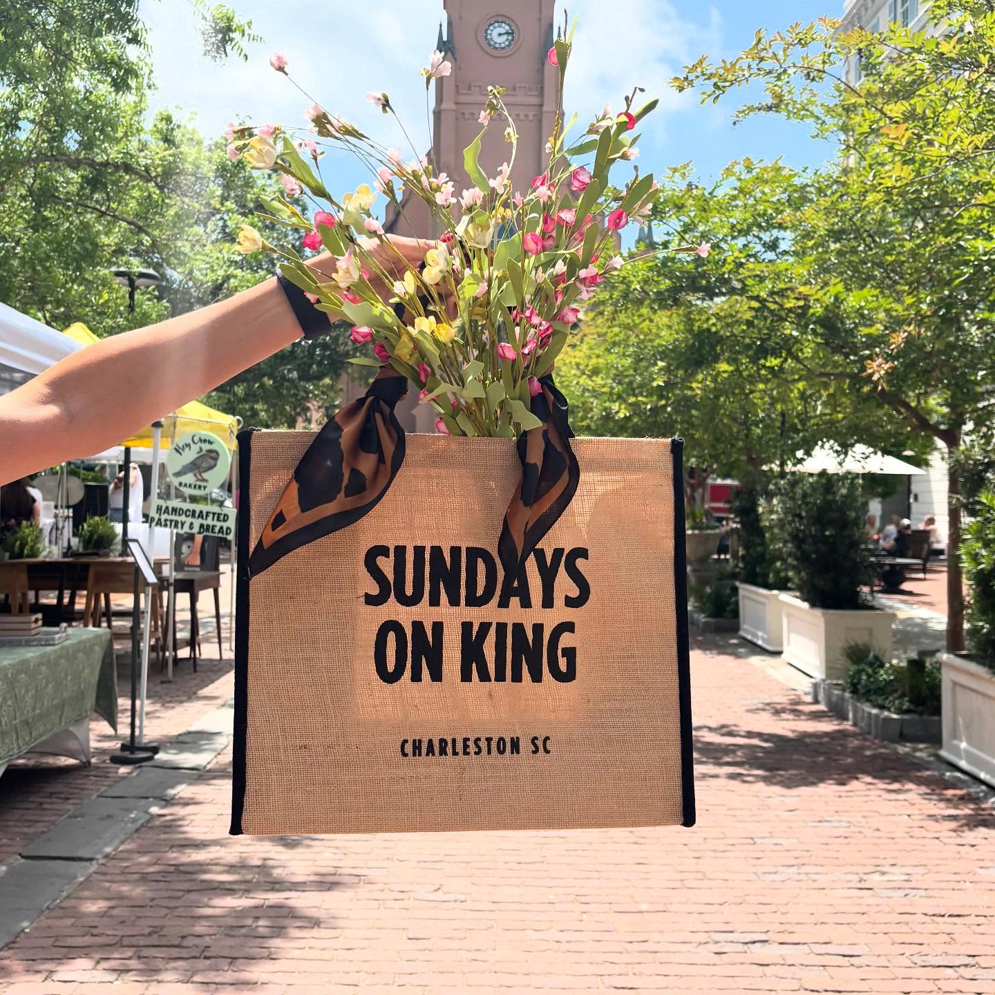 Sundays on King just got tote-ally awesome ☀️Our new bag is inspired by Second Sunday, but really it’s all about brunching and shopping on King Street 🥂🧇🍳 So many fun colors & patterns to choose from! Catch us @charlestonfarmersmarket this Saturday or DM us to order 💛!
#charleston #farmersmarket #farmersmarkets
