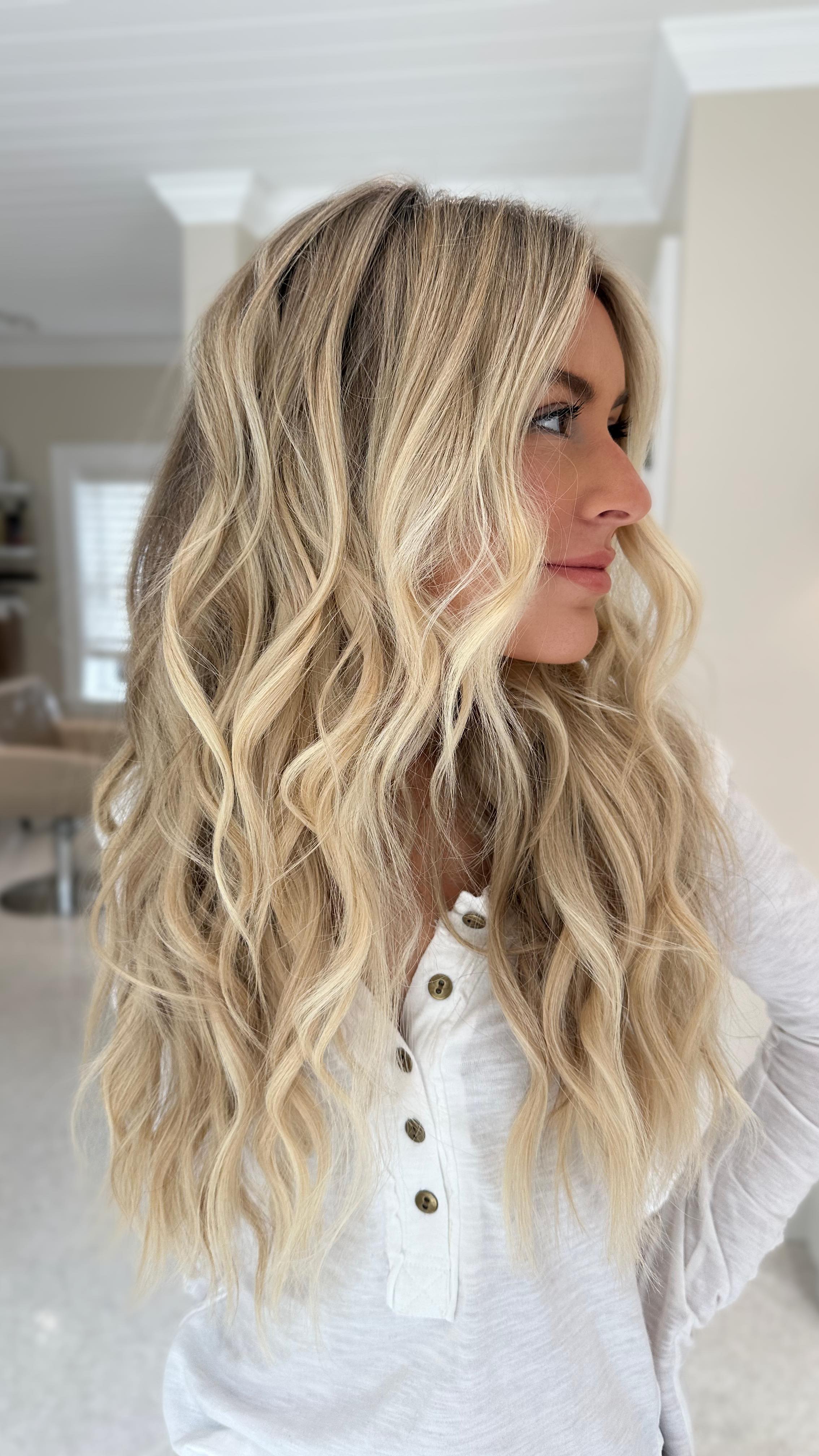 The first of MANY hair photoshoots in the salon ✨
-Two rows of @harperellishairco
-Custom blonding by @oliviaoharahair
#Beachhair #blondebombshell