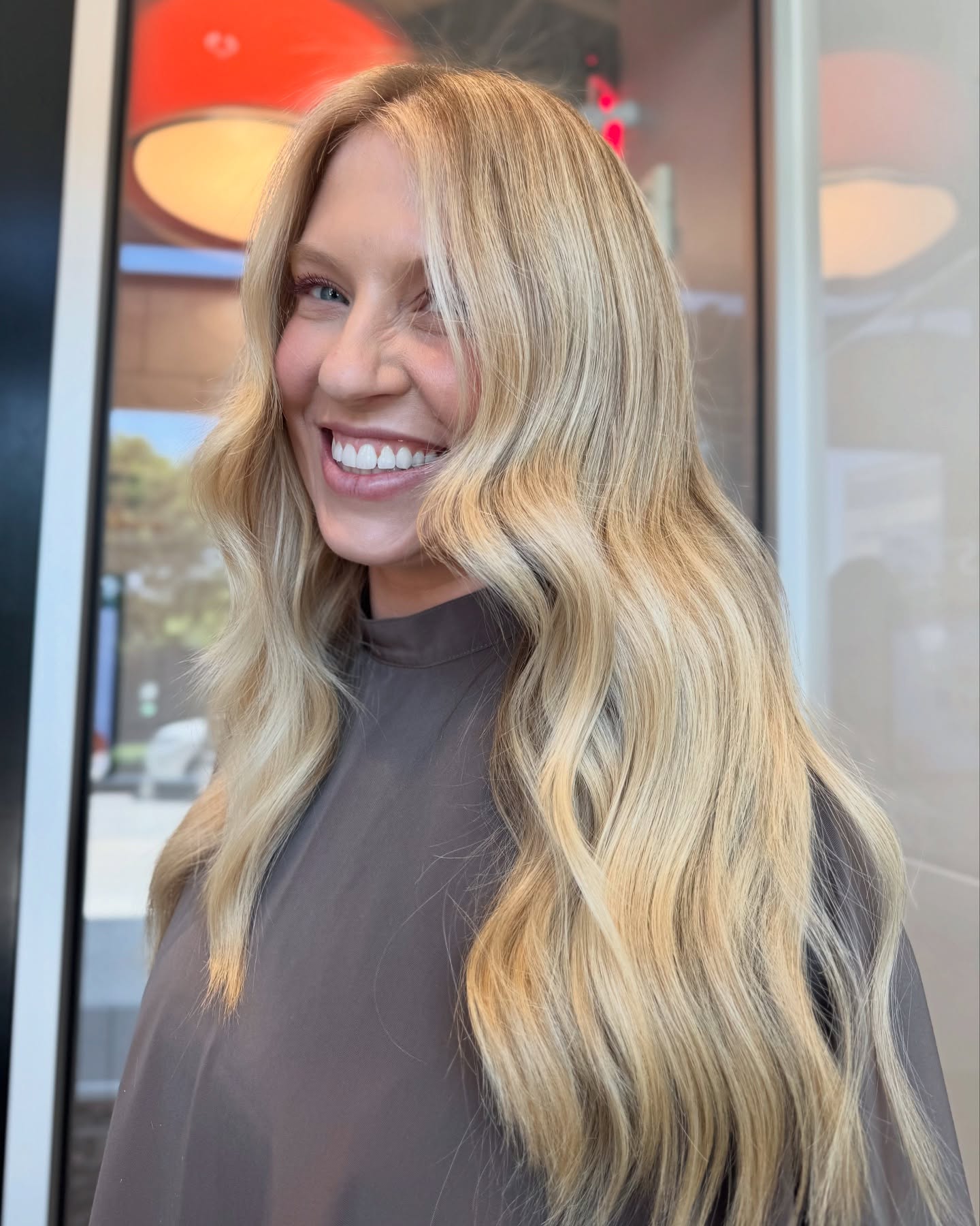 @chloesedlock is sunshine in human form, so we had to make the hair match 🤩
#cltblondes #cltblondingspecialist
#charlotteblondes #charlottehairstylist #northcarolinablondespecialist #charlotteblondespecialist #charlotteblonding #clthair #clthairstylist