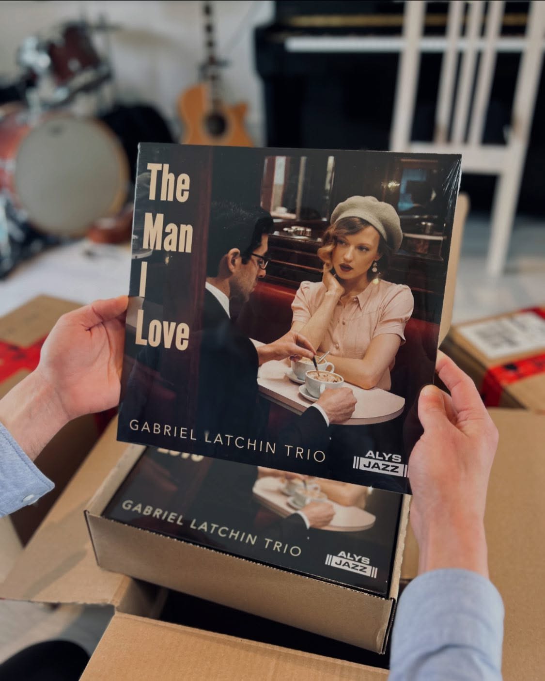 Vinyls arrived!📀📀📀
I’ll be shipping CDs and vinyl ahead of release for everyone on my mailing list!
You can sign up via link in bio or here: https://www.gabriellatchin.com/