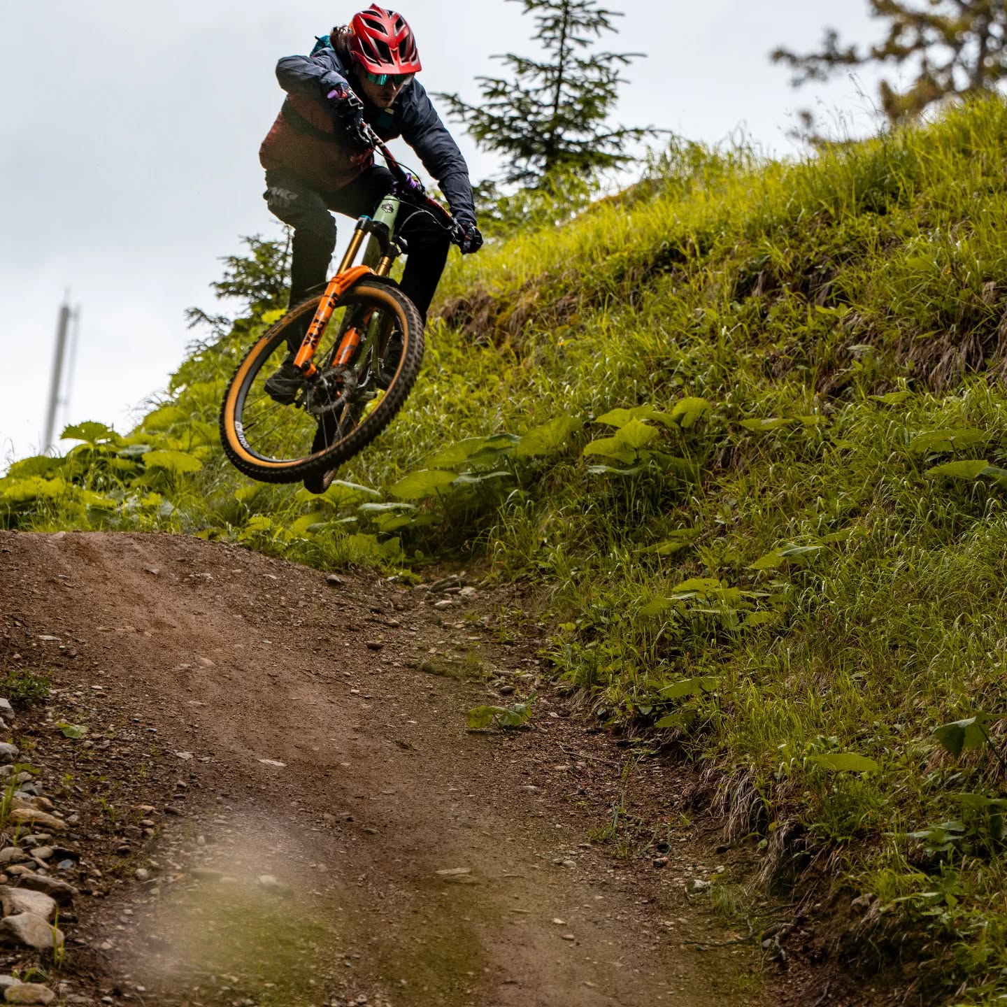 Der Schnee schmiltz auch in den Bergen und die Bikesaison startet voll durch.
Brauchst du die passende Ausrüstung? Bei uns findest du sie sicher
Über 1000m2 auf 5 Etagen 🤘
Schau doch vorbei in Herisau
📸@3iiiit
🗻@davosklostersmountains
🛵@yeticycles @tst_trading_ch
👷@tld_bike
🦝@mstr_i