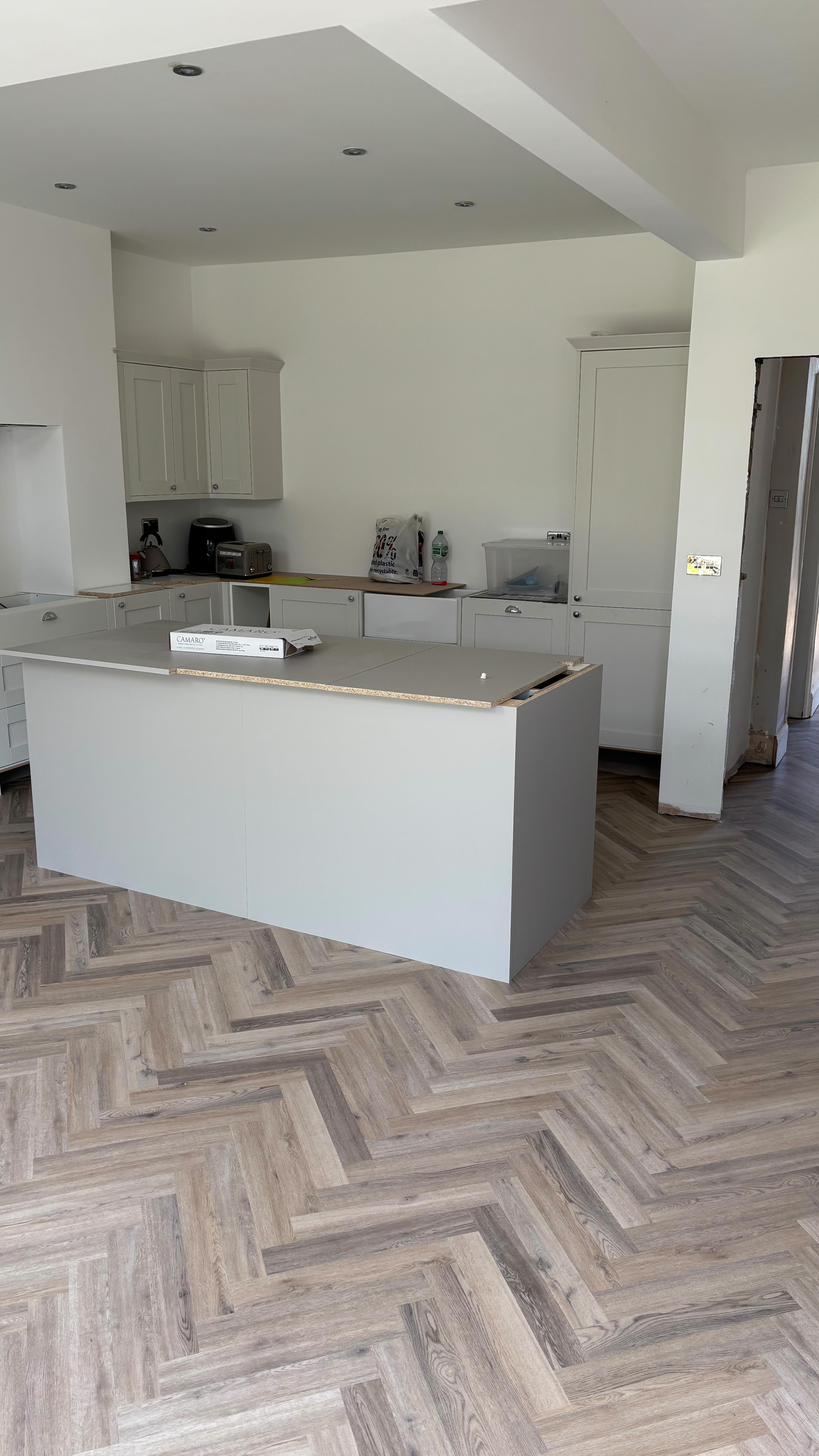 New kitchen extension and hallway brought to life with stunning @polyflor_home Camaro Dutch Blond Oak tiles in herringbone style ππ»π₯π₯
#manchesterhomerenovation #manchesterfloorlayers #manchesterlvtfloor #parquetflooring #herringbone #hallwayflooringideas #karndeandesign #hallwayflooringideas #manchesterkitchenfitter #polyflor #camaro