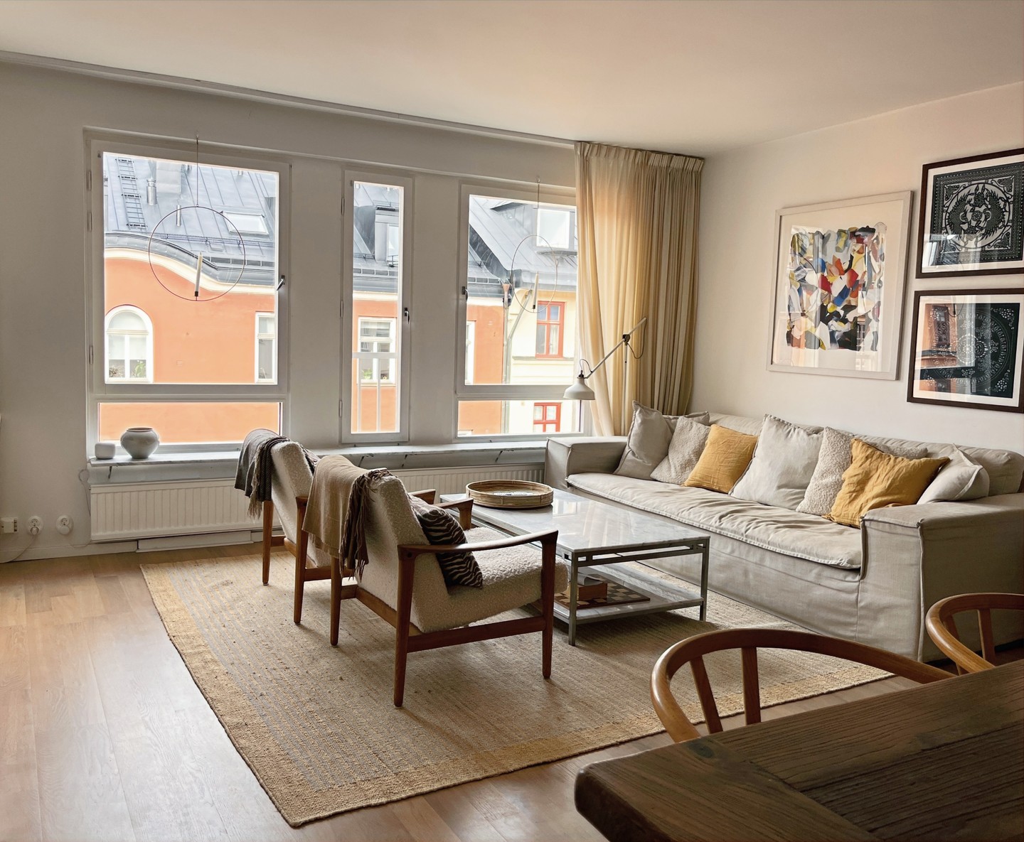 đ Uthyrning i Birkastan â inflytt i juni!
Nu finns en ljus & rymlig 5:a att hyra i populĂ€ra Birkastan đ« Perfekt för familjen som vill bo nĂ€ra bĂ„de kommunikationer, grönomrĂ„den & trevliga restauranger.
đïž 4 sovrum mot lugn innergĂ„rd
đż Master bedroom med balkong
đ 2 badrum + tvĂ€ttmaskin
đĄ Stor innergĂ„rd med lekplats
đ Garage i huset â p-plats 2 040 kr/mĂ„n
đïž Uthyres omöblerad eller delvis möblerad
đ© Intresserad? Skicka DM eller mejla oss!
#uthyrning #bostadstockholm #birkastan #familjebostad #lÀgenhetförhyra