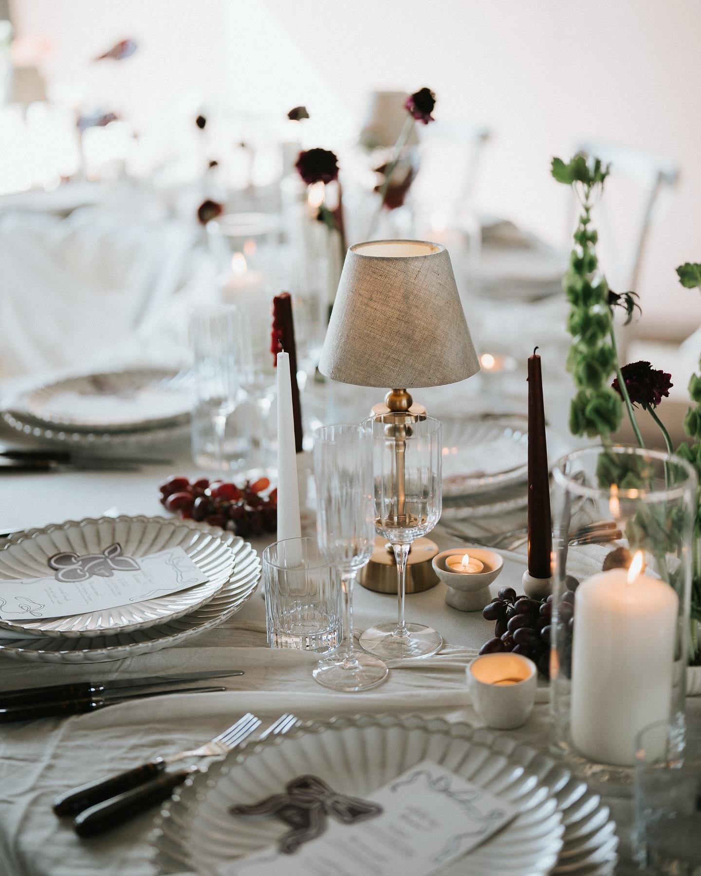 Draped in soft fabrics, lit by flickering candlelight, and overflowing with opulent florals ā this is modern romance turned all the way up!
Photographer: @stephaniedreamsphotography
Workshop: @loveforall_lgbtq by @stephaniedreamsphotography
Assistance: @photosby_pril & @rebelloveclub_
Styling & Planning: @amw.events
Florals: @emmajanedesigns
MUA: @rosierobertsbeauty
Hair: @hair.byesty
Venue: @thegiraffeshed
Stationary & Signage: @hawthorneandivory
Earrings: @thelucky6pence
Fabric Draping: @miasylviaa
Cake: @_redrosecakes
Vow Books: @hoopandhammer
Couple: @beanoandcaitlinsworld
Dress: @dandelionsandpearls
Confetti: @justhitchedconfetti
Table & Chairs: @eventhireuk
Table Linens: @northfieldslinenhire
Table Hireware: @theluxecollectionuk