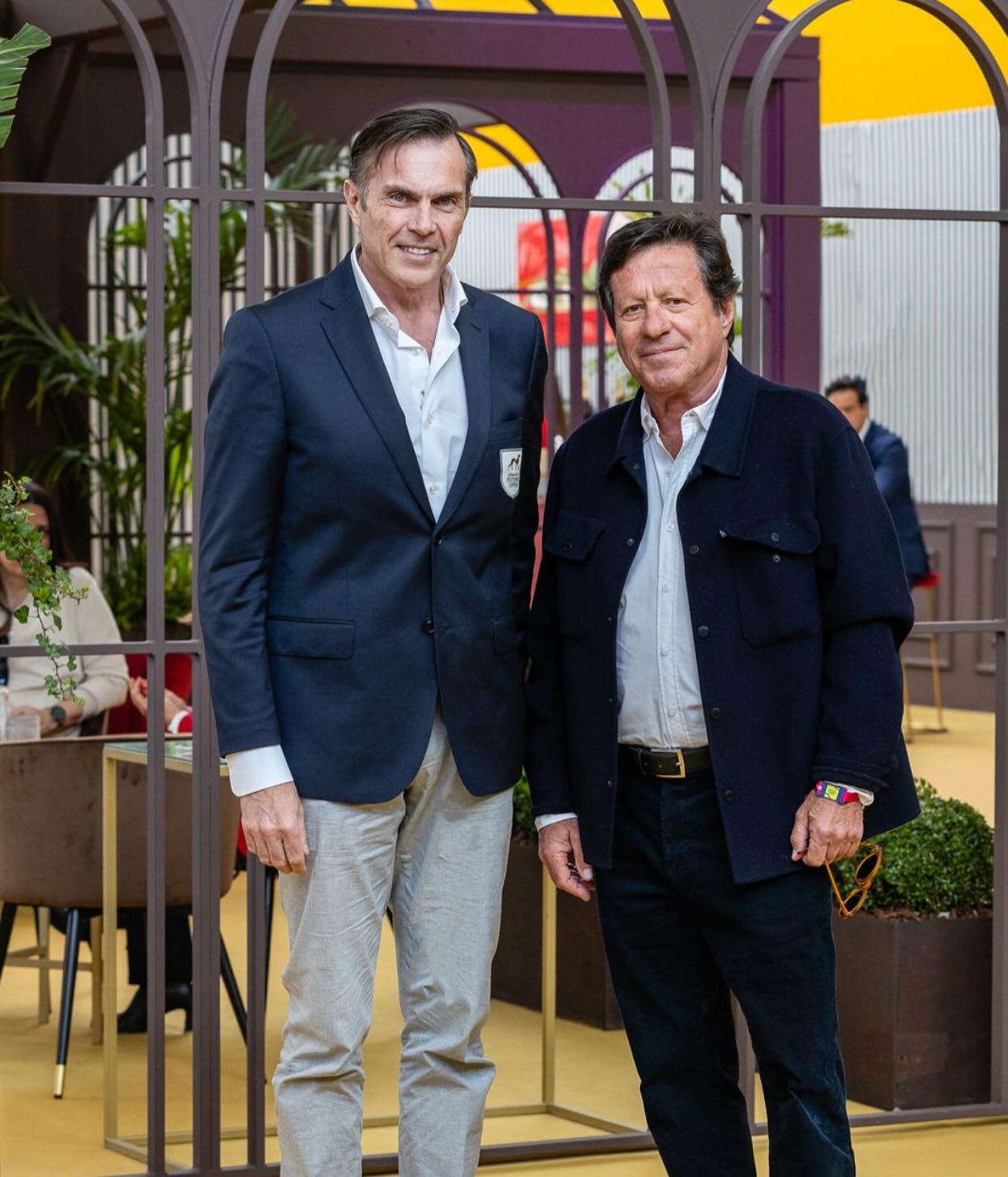 Un plaisir d’accueillir aujourd’hui Joaquim de Almeida au Millennium Estoril Open ! 🎾 En tant que responsable de l’hospitalité de ce merveilleux tournoi depuis 10 ans, je suis ravi de voir cet événement unique au Portugal rassembler des talents du sport et de la culture. Merci à Joaquim pour sa présence chaleureuse. 🇵🇹 photo @neusamdayres
*****************************************
#MillenniumEstorilOpen #VIPLounge #JoaquimDeAlmeida #Tennis #Estoril #Portugal #RencontresInoubliables #ATP #princecharlesphilippedorleans #princecharlesphilippe #princedorleans #ducdanjou #naomidorleans #naomivaleskadorleans #princessenaomidorleans #princessenaomi #princessedorleans #duchessedanjou #maisonroyaledefrance #france
