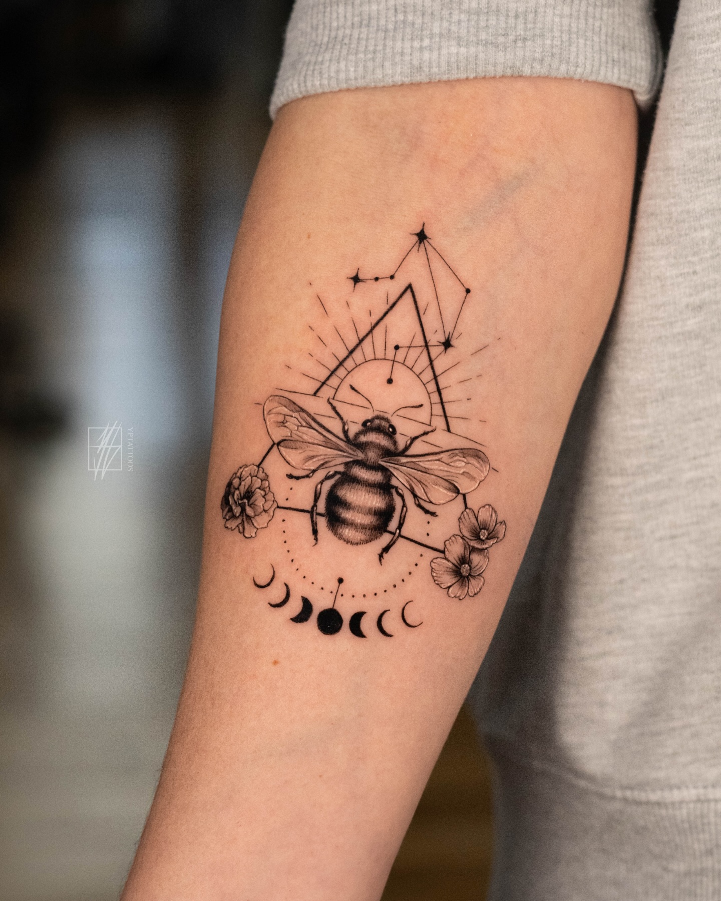 Even the tiniest wing can carry the weight of the cosmos when moved with intention šāØ
Thank you sincerely for trusting me to bring your vision to life. Thereās something special about working from a clients own sketchāit becomes a quiet collaboration between intention and creation.
Just a reminder that Iām always open to smaller projects. If youāre thinking about starting something of your own, feel free to reach out by email.
PETER / YPTATTOOS
#freshtattoo #healedtattoo #microtattoo #conceptual #moderntattoo #torontotattoo #smalltattoo #inkoftheday #finelinetattoo #geometrictattoo #lamanigancetoronto