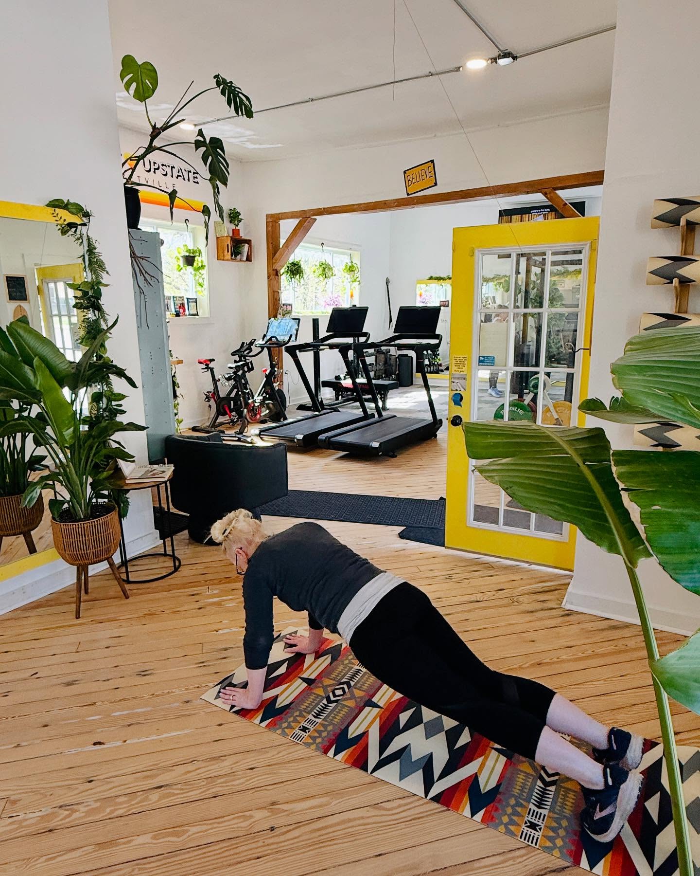 Bright lights, big muscles! Spring is finally here...so when you're done ramp hunting this weekend, lace up your kicks and come check us out for personal training or membership, and be like this absolute QUEEN @peggybellar who has been crushing her goals with discipline, consistency and the vibes 🔥 of the studio. Summer is just around the corner 👀
#personaltraining #gym #ladieswholift #catskills #visitmargaretville #femaleowned #workout