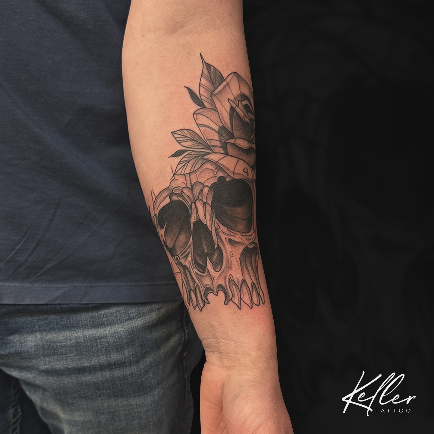First session skull #skulltattoo #skulltattoos #rosetattoo #neotraditionaltattoos #blackwork #blackandgrey #blackandgreytattoos #tattoodesıgn #tattooist #inkmaster #bodyart #rochmn #rochestermn #minnesota