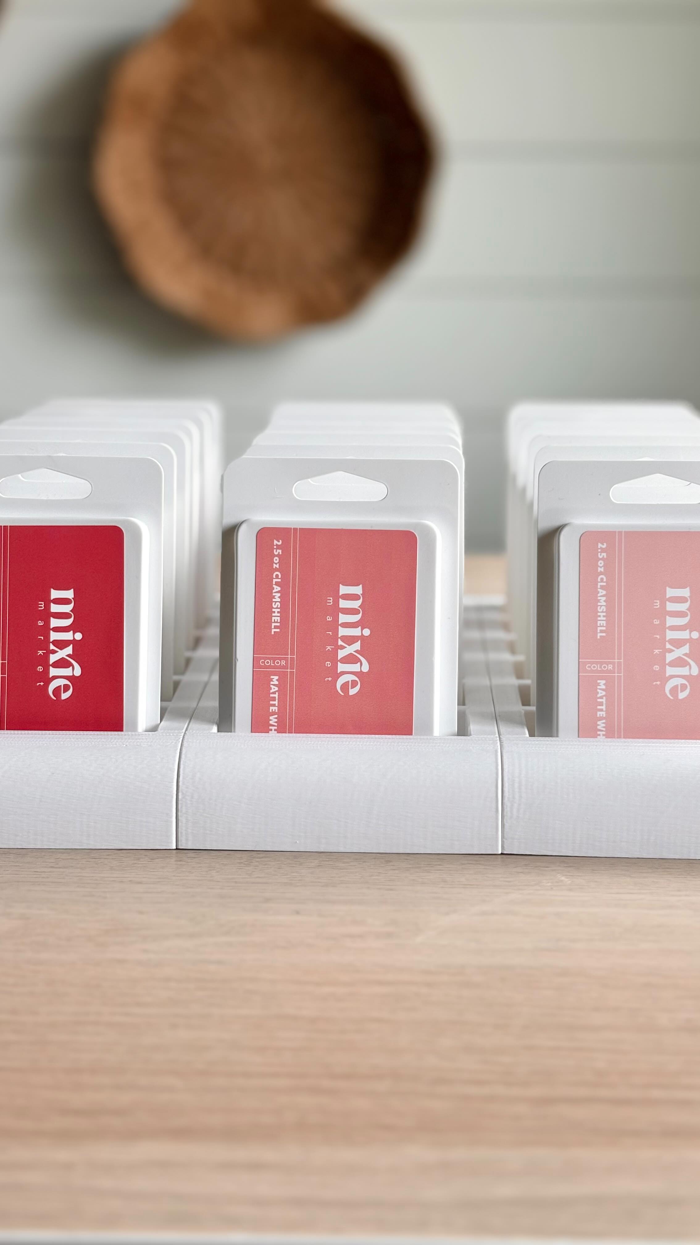 6 colors of wax melt clamshells available, which one fits your branding? Not sure try our sample pack 😀
.
#waxmelt #candlemaking #candlesupplies #smallbusiness #clamshellpackaging #waxmeltclamshell #waxmeltdisplaystand