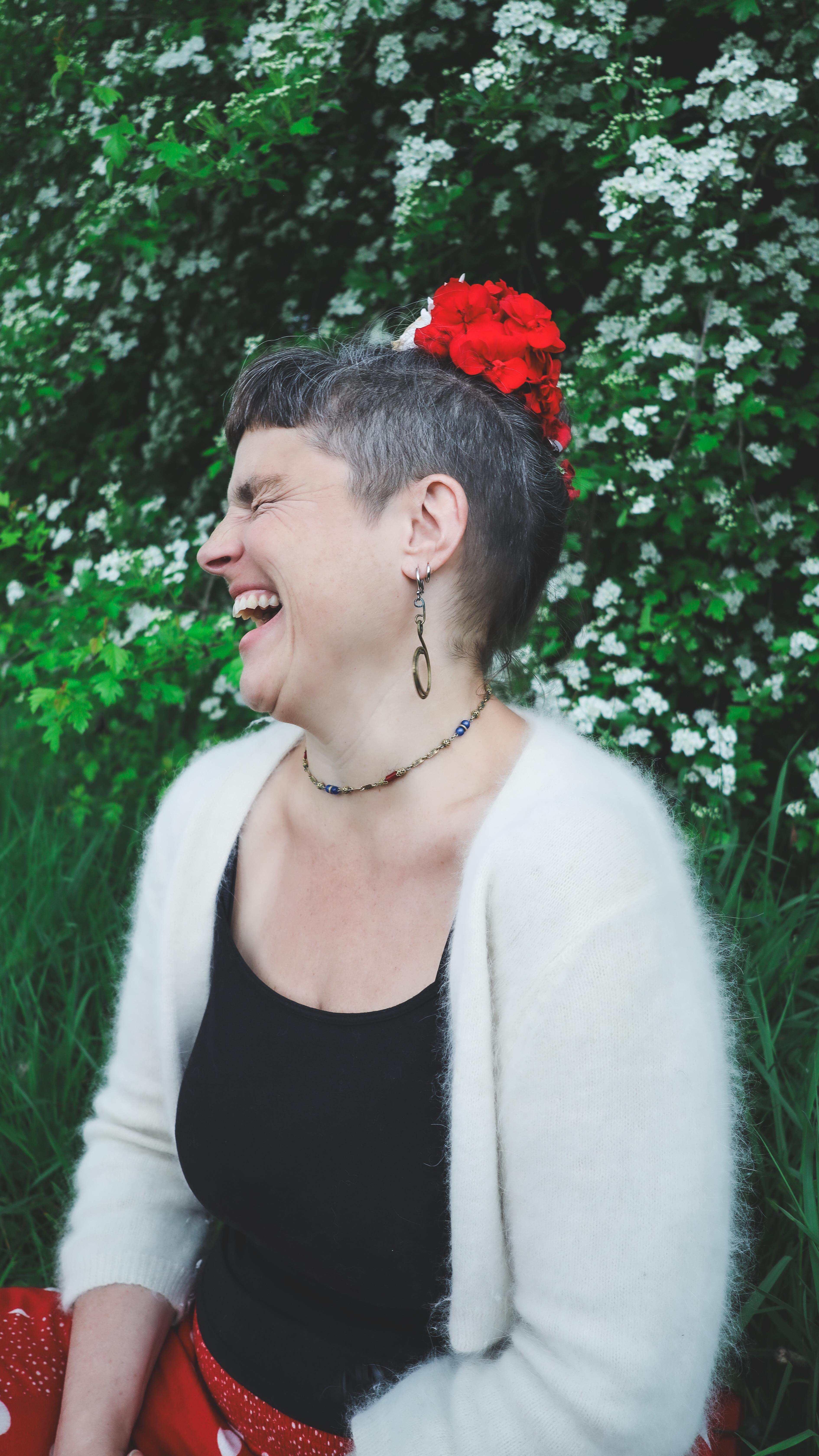 💞 This is the 2nd song in the love trilogy on my newly released album! (Link to listen in bio and comments) I wrote this song for my wedding to my lovely husband Dan.
It has references to other songs on the album too - “Calling Song” and “The River” which I think is quite neat! See if you can pick them out…
🟰 I decided I wasn’t going to let the men do all the talking at the wedding so I wrote this for the “speeches” section and asked my mother-in-law and maid of honour to do speeches too to bring balance to the men’s.
💞 It was all so loving and beautiful and I feel so grateful for all the love we were surrounded with on that day that has helped lift up the prayer of our lives together.
💞 This is also a prayer for you all - to give ourselves permission to shine and love together. 🌹
Enjoy and feel free to share with someone you love today. ☺️❤️
{I will be singing this tonight at the cacao ceremony concert in Bradford on Avon if you fancy being immersed in love - tickets in bio}
🎥 @jyaraine.creative
#lovesong #songtrilogy #newrelease #medicinemusic #musicismedicine #equality #weddingspeech