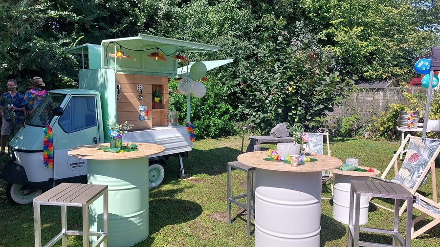 Un week-end ensoleillé avec le thème Hawaï… Monsieur Binouze a roulé des mécaniques pour l anniversaire de @marianne_et_z où la bière 🍻 a coulé à flot 🤩