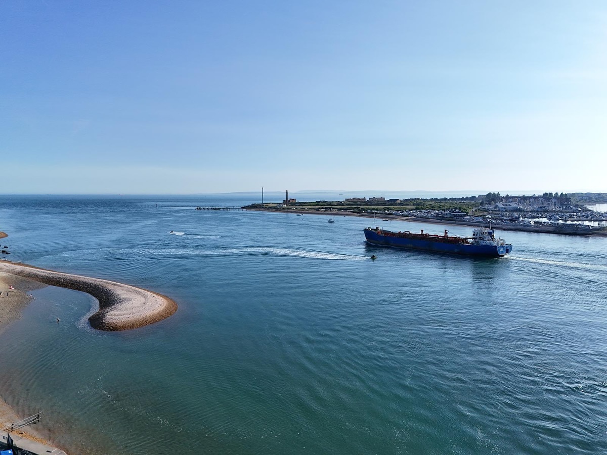 Some beautiful shots captured by our very own Assistant Harbour Master this evening!☀️😎 #langstone #droneshots #eveningsun #shipping