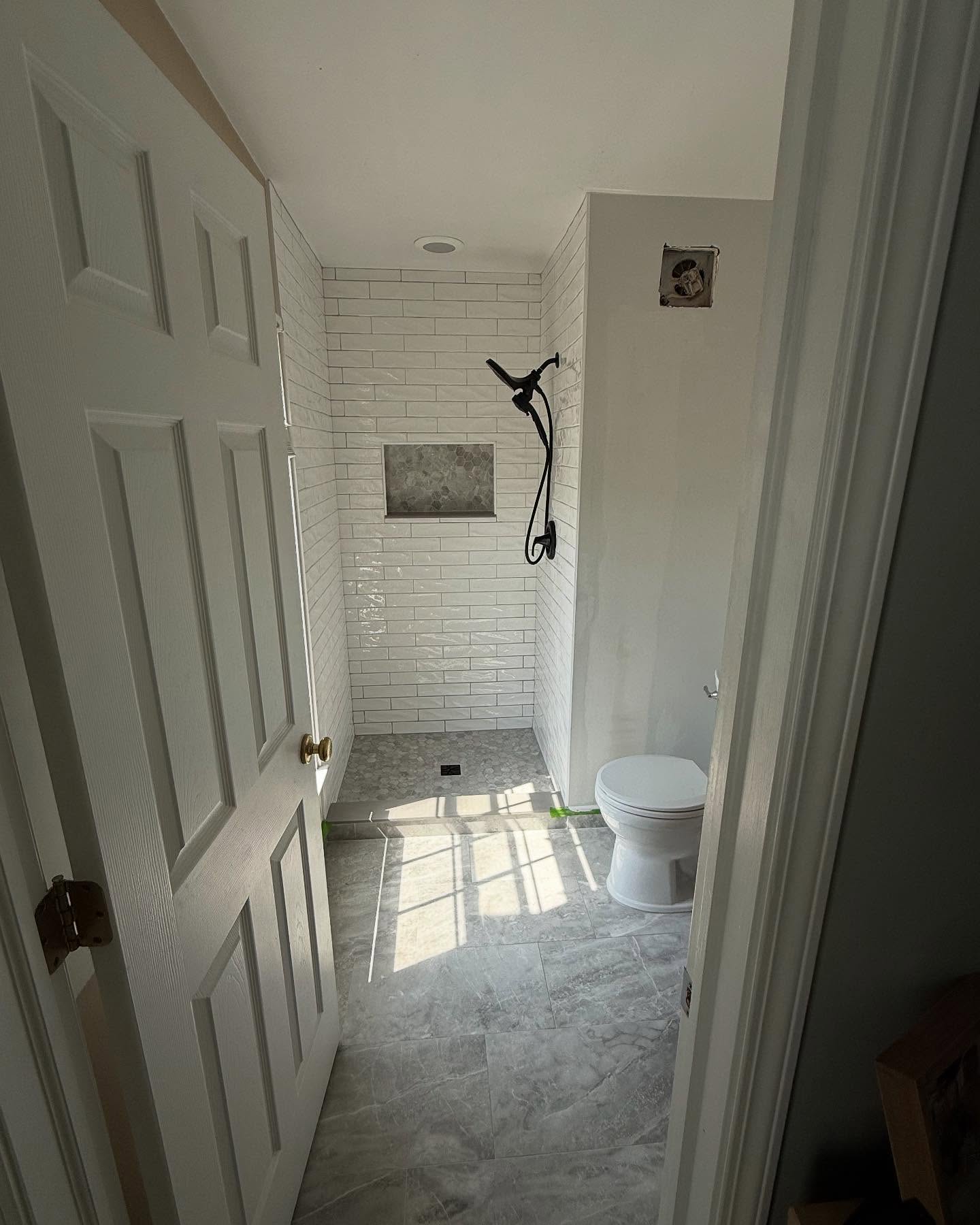 Another bathroom done by your favorite remodelers!
#subwaytile #subway #tile #bathroom #remodel #bathroomremodel #shower #tileandstoneworks #eurodoor #kimbletile