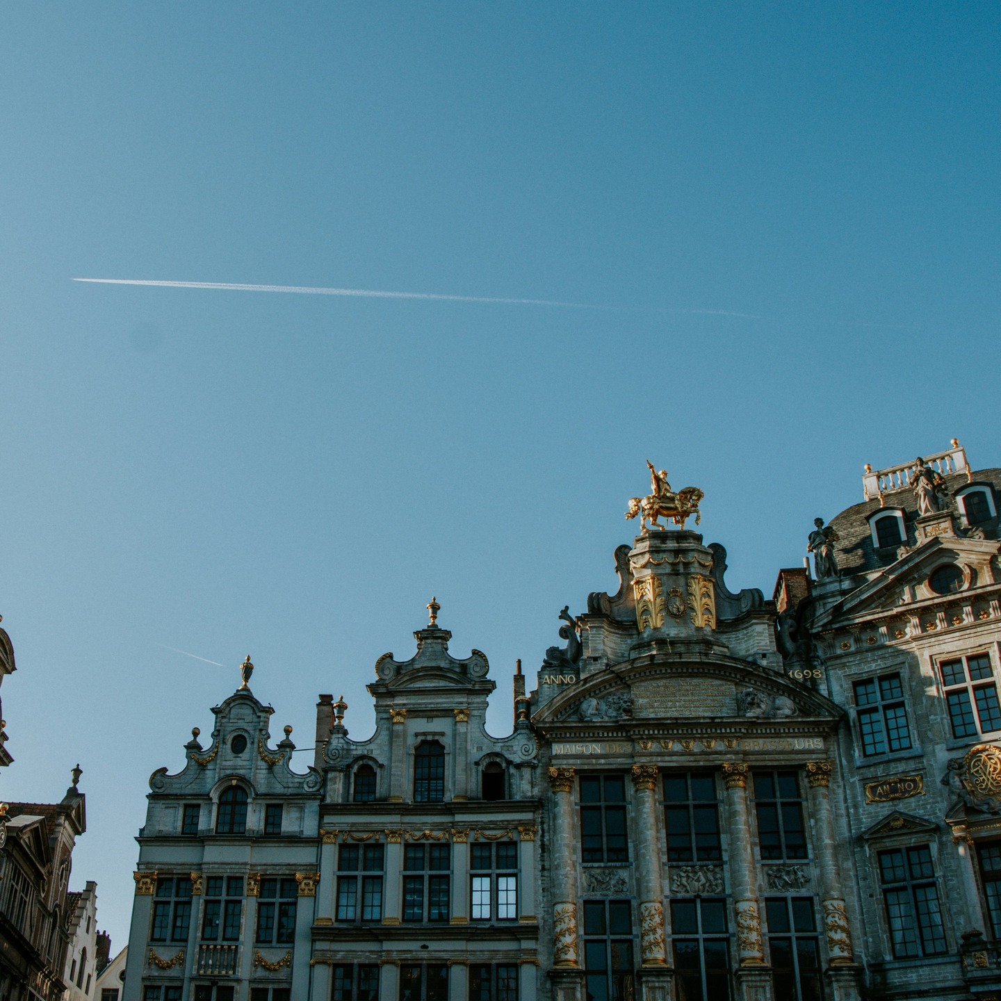🖤💛❤️
.
.
.
© @nanebbb v/ @unsplash
.
.
.
#180editions #bookworm #bookstagram #booksofinstagram #litterature #book #books #livre #instabook #instalivre #booklover #lecture #reading #bookish #mangezlocallisezlocal #bruxelles #brussels