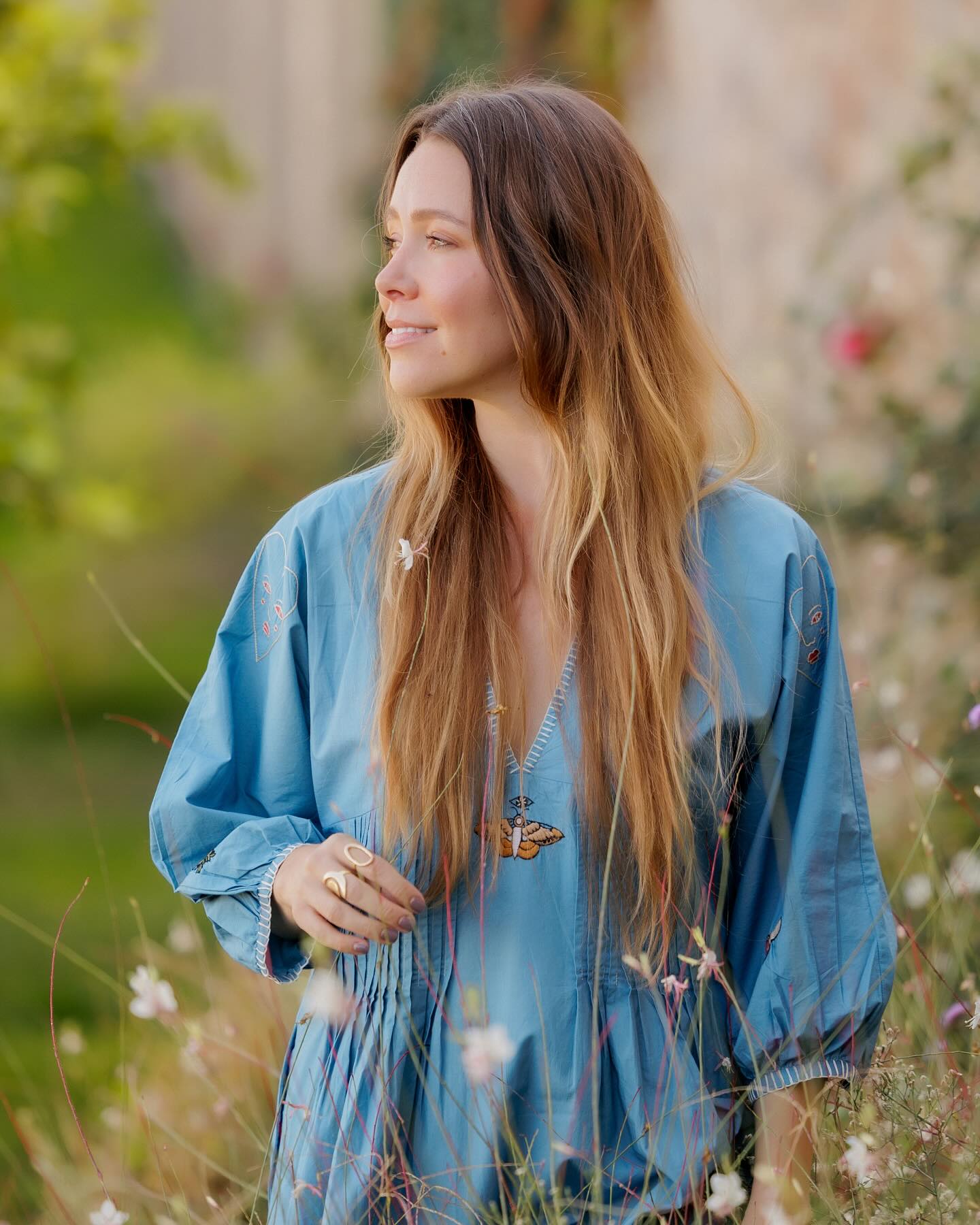 Tell me…are you interested in more herbalism education and content?
Robin Wall Kimmerer, author of Braiding Sweetgrass, shares in her book that in some Native languages, the term for plants translates to “those who take care of us”. As someone who takes care of many others, I do feel deeply cared for by the herbal allies I have relationships with. I believe that part of honoring these relationships is creating reciprocity through education, and reverence for the natural world and its wisdom. Teaching, sharing what I’ve learned and what has been shared with me, is one way I can contribute to this reciprocity. I also just get so excited about it! In fact, I believe that cultivating our relationships with nature is one of the most crucial acts we can do in this moment, for grounding, for clarity, for movement forward.
If you’re with me, how would you like to learn?
🌿 Here on IG? If so, do you prefer stories, reels, and/or posts?
🍄 In long-form writing, such a Substack?
🌾 Do you want virtual classes, accessible from anywhere?
🌼 Do you want in person classes on creating teas and tinctures and kitchen magic?
I want to make content that is relevant, responsive and useful, and share . Please share any and all thoughts on this topic in the comments below, so we can co-create together ✨