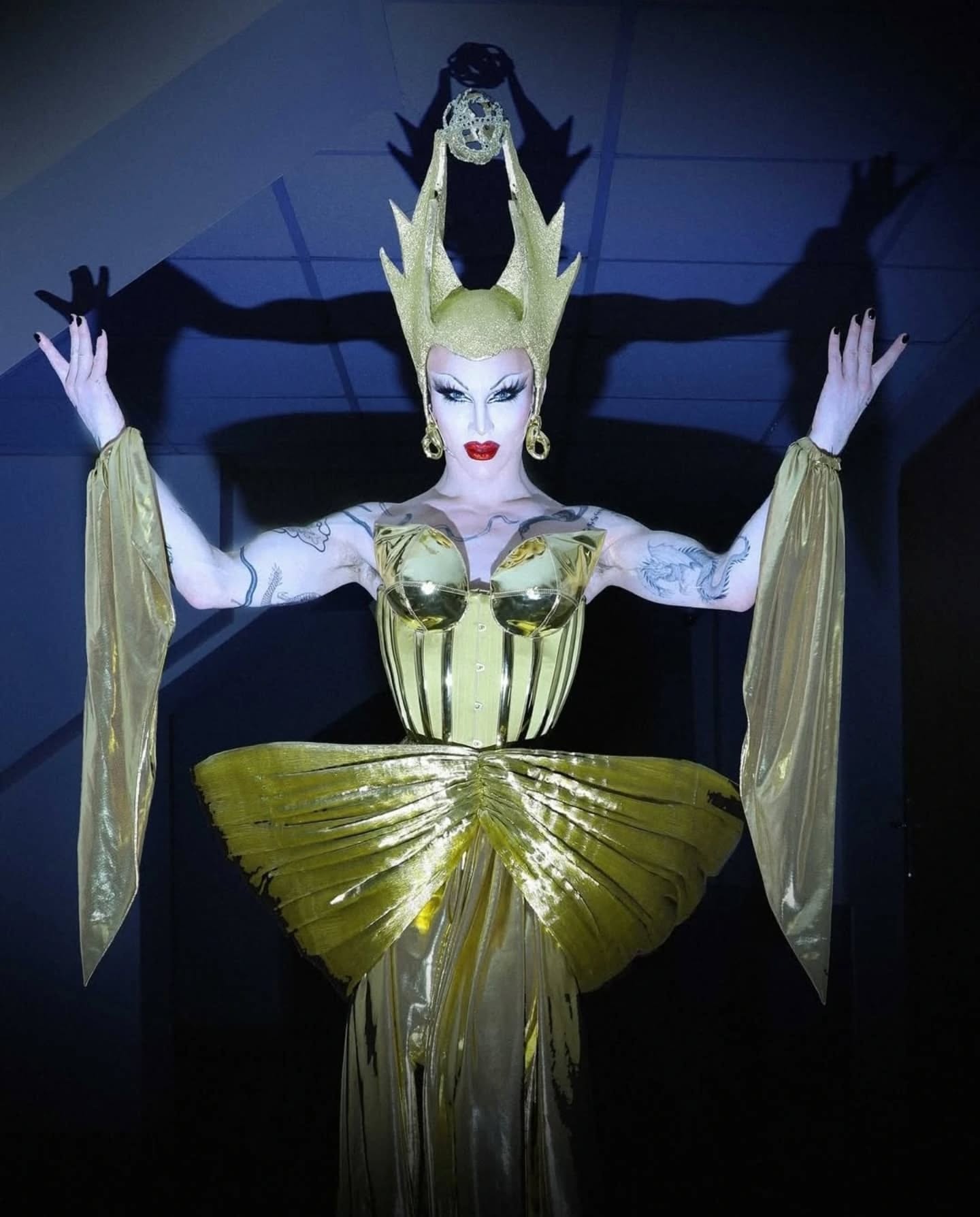 Forever my winner ✨️👑 @sashavelour
Amazing images by @marco_ovando of the @werqtheworld world tour.
Trophy gown by @diegomontoyastudio with @misty_couture corsetry and accessories by @misho_designs
#corsetry #corset #Couture #corsets #dragrace