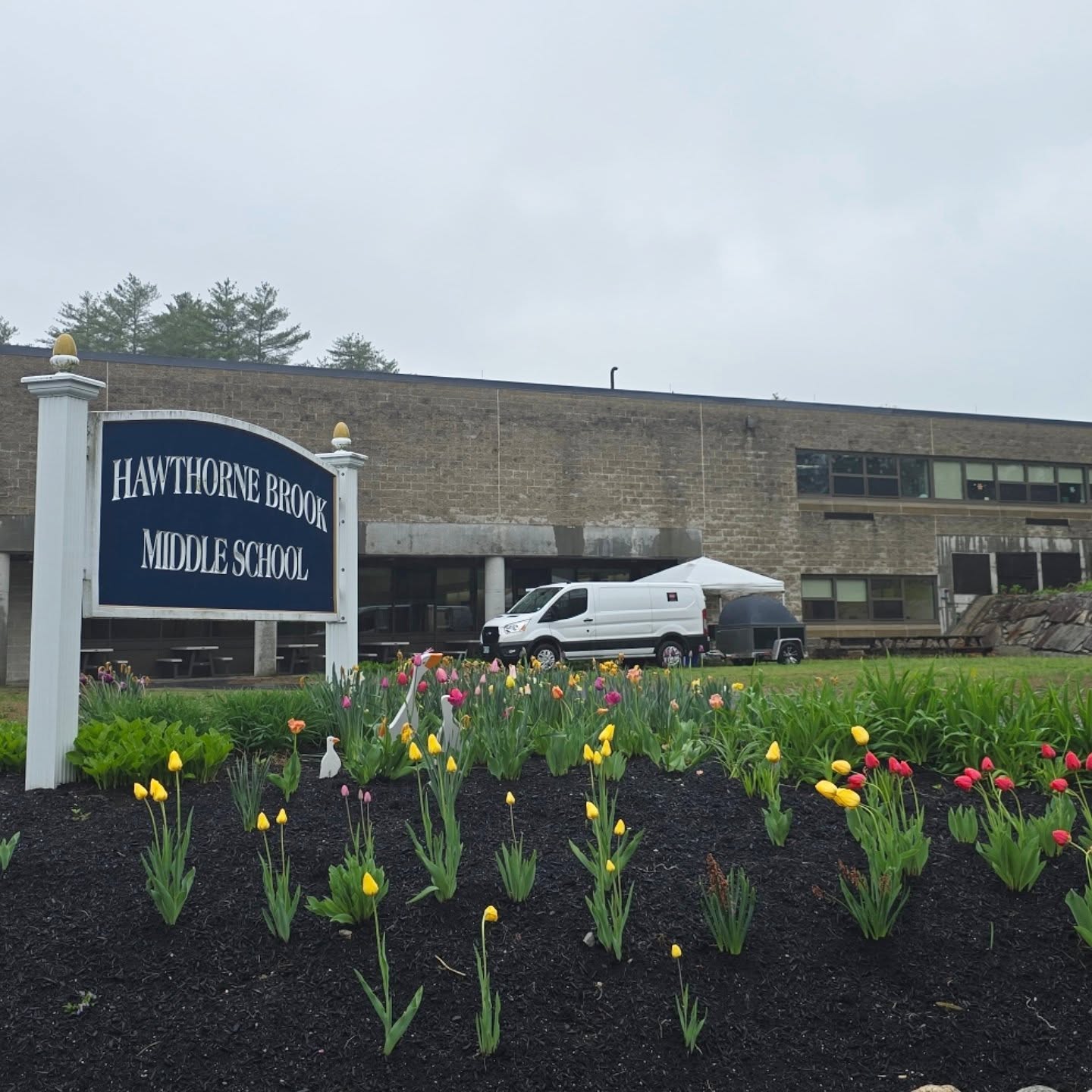 The PTO at Hawthorne Brook Middle School does Staff Appreciation Day right! Delicious Juliana's pizza hot off the oven is the perfect way to say thank you, rain or shine!